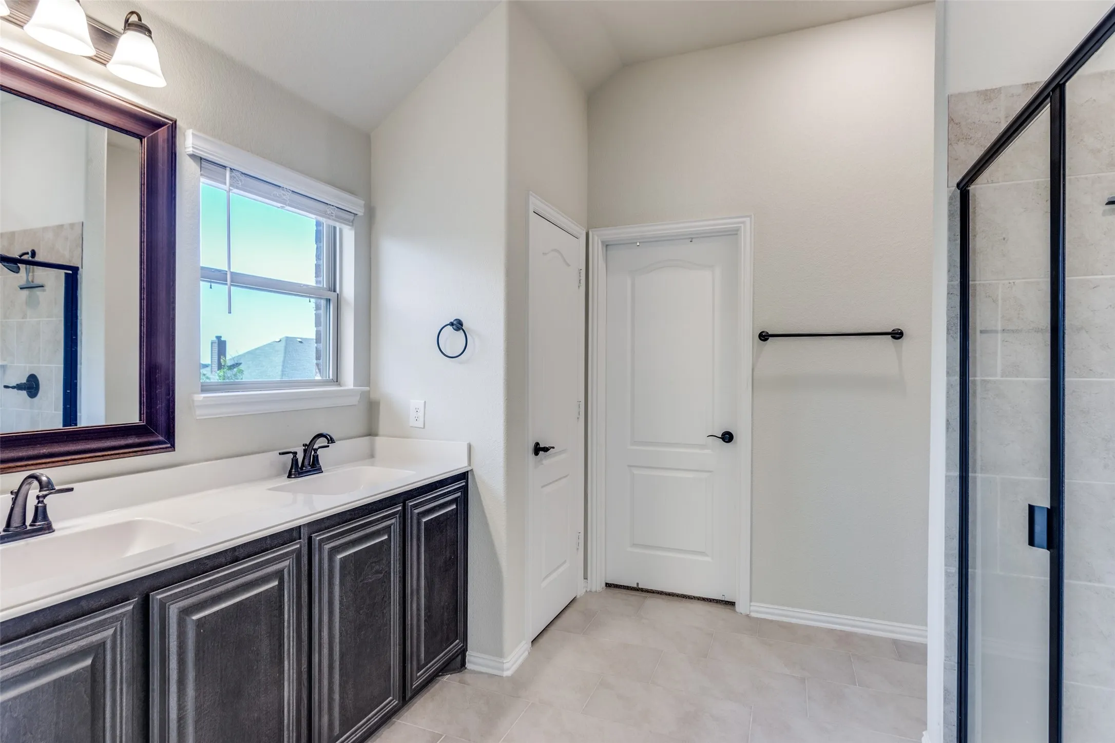 Single Family Residence For Sale in Johnson County , 1029 Palo Oaks Drive, Burleson, Texas 76028, 5 Bedroom, 4 Bathroom, 2 Garage spaces, 3,269 Sqft, built in 2021, mls#21372409, Real Estate Agent in Burleson, Homes For Sale in Johnson county, Homes For Sale in Burleson, Realtor in Burleson Texas, Real Estate Brokerage Independent Realty Texas, Luminita Cordes Realtor