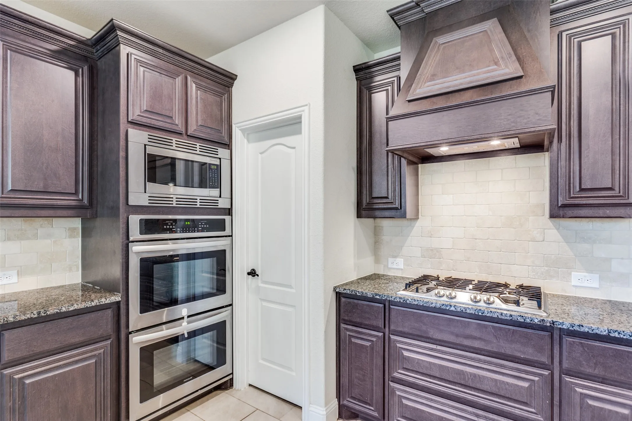 Single Family Residence For Sale in Johnson County , 1029 Palo Oaks Drive, Burleson, Texas 76028, 5 Bedroom, 4 Bathroom, 2 Garage spaces, 3,269 Sqft, built in 2021, mls#21372409, Real Estate Agent in Burleson, Homes For Sale in Johnson county, Homes For Sale in Burleson, Realtor in Burleson Texas, Real Estate Brokerage Independent Realty Texas, Luminita Cordes Realtor