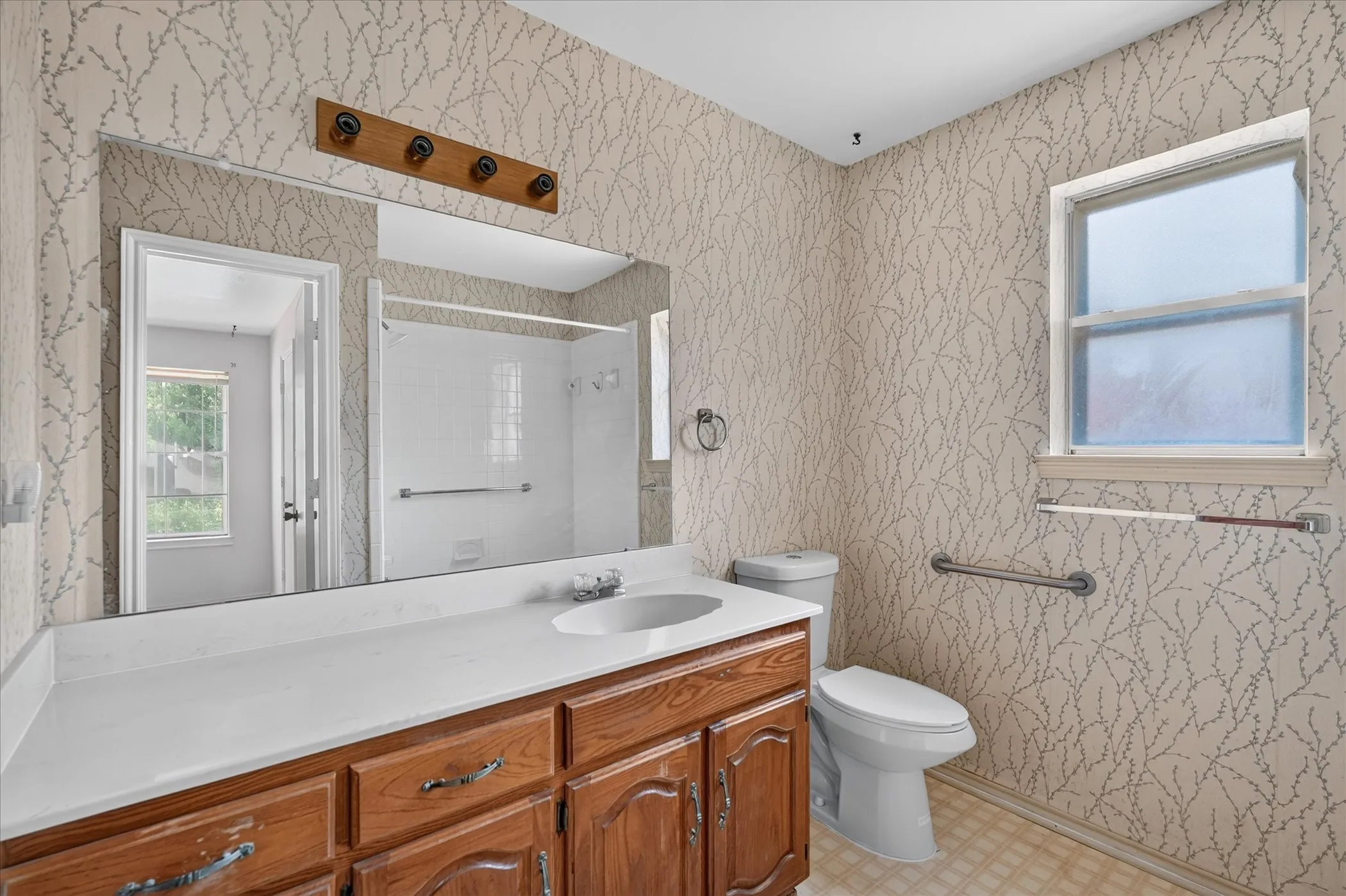 Single Family Residence For Sale in Ellis County , 203 Myrtle Avenue, Waxahachie, Texas 75165, 2 Bedroom, 2 Bathroom, 2 Garage spaces, 1,188 Sqft, built in 1984, mls#21371200, Real Estate Agent in Waxahachie, Homes For Sale in Ellis county, Homes For Sale in Waxahachie, Realtor in Waxahachie Texas, Real Estate Brokerage Independent Realty Texas, Luminita Cordes Realtor