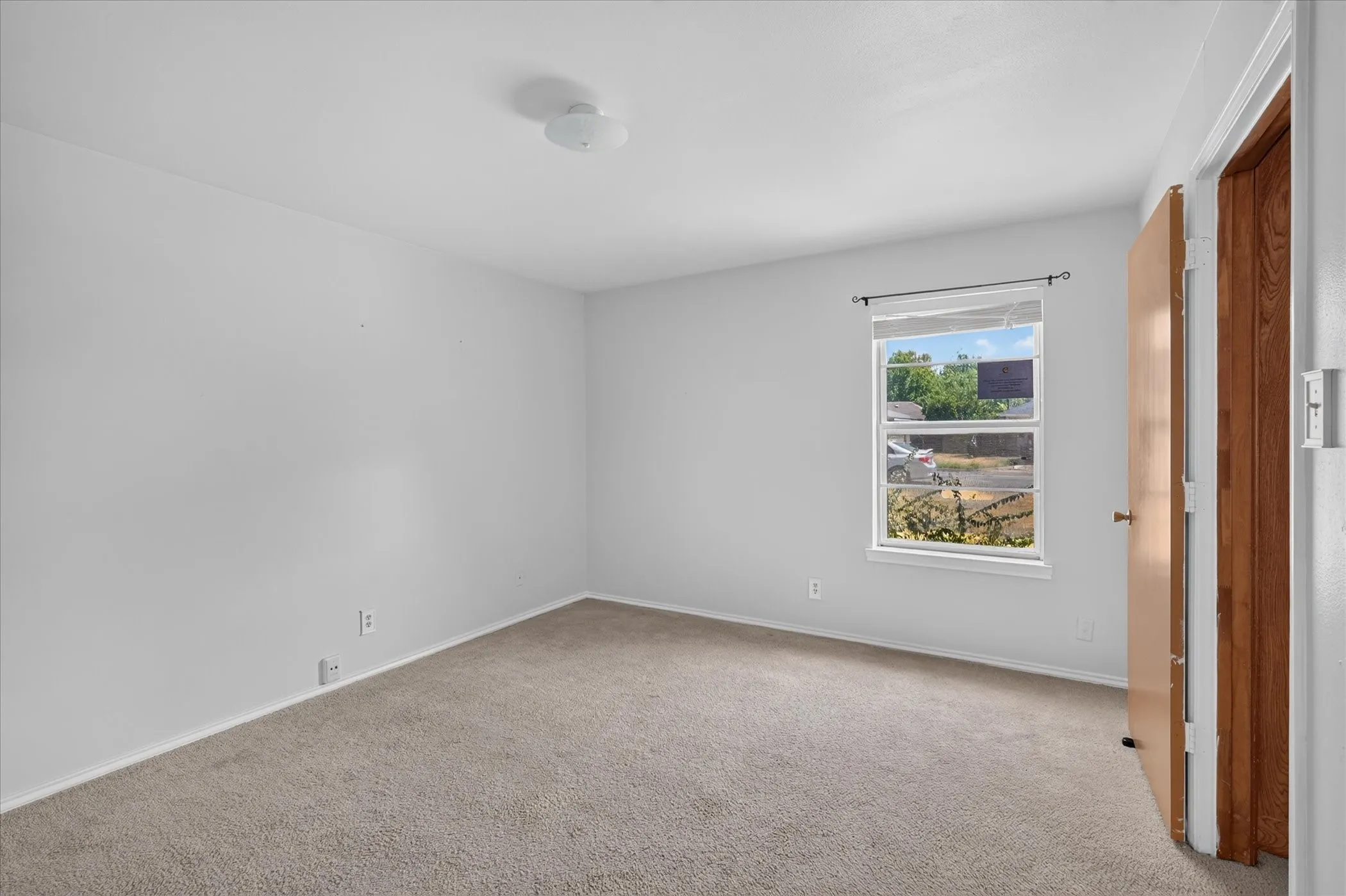 Single Family Residence For Sale in Ellis County , 203 Myrtle Avenue, Waxahachie, Texas 75165, 2 Bedroom, 2 Bathroom, 2 Garage spaces, 1,188 Sqft, built in 1984, mls#21371200, Real Estate Agent in Waxahachie, Homes For Sale in Ellis county, Homes For Sale in Waxahachie, Realtor in Waxahachie Texas, Real Estate Brokerage Independent Realty Texas, Luminita Cordes Realtor