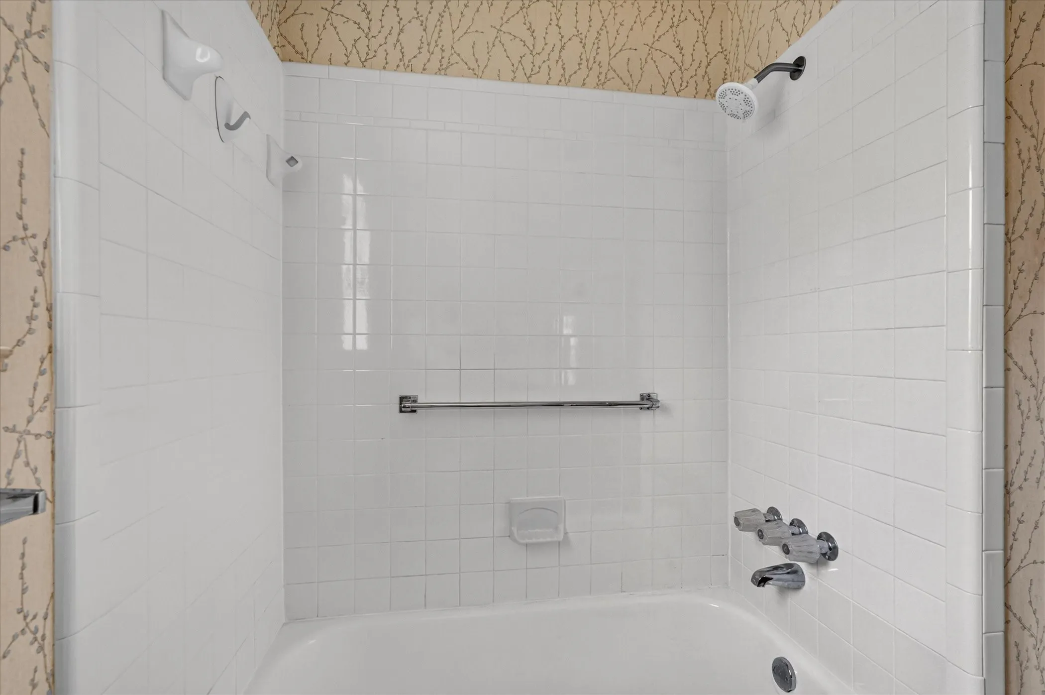 Single Family Residence For Sale in Ellis County , 203 Myrtle Avenue, Waxahachie, Texas 75165, 2 Bedroom, 2 Bathroom, 2 Garage spaces, 1,188 Sqft, built in 1984, mls#21371200, Real Estate Agent in Waxahachie, Homes For Sale in Ellis county, Homes For Sale in Waxahachie, Realtor in Waxahachie Texas, Real Estate Brokerage Independent Realty Texas, Luminita Cordes Realtor
