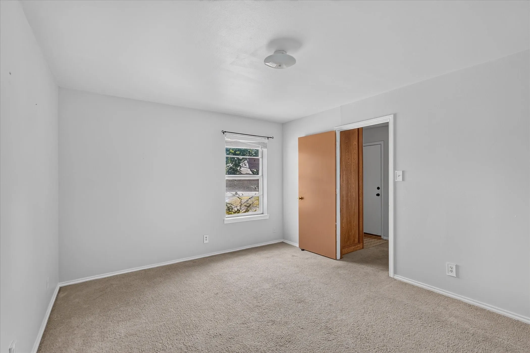 Single Family Residence For Sale in Ellis County , 203 Myrtle Avenue, Waxahachie, Texas 75165, 2 Bedroom, 2 Bathroom, 2 Garage spaces, 1,188 Sqft, built in 1984, mls#21371200, Real Estate Agent in Waxahachie, Homes For Sale in Ellis county, Homes For Sale in Waxahachie, Realtor in Waxahachie Texas, Real Estate Brokerage Independent Realty Texas, Luminita Cordes Realtor