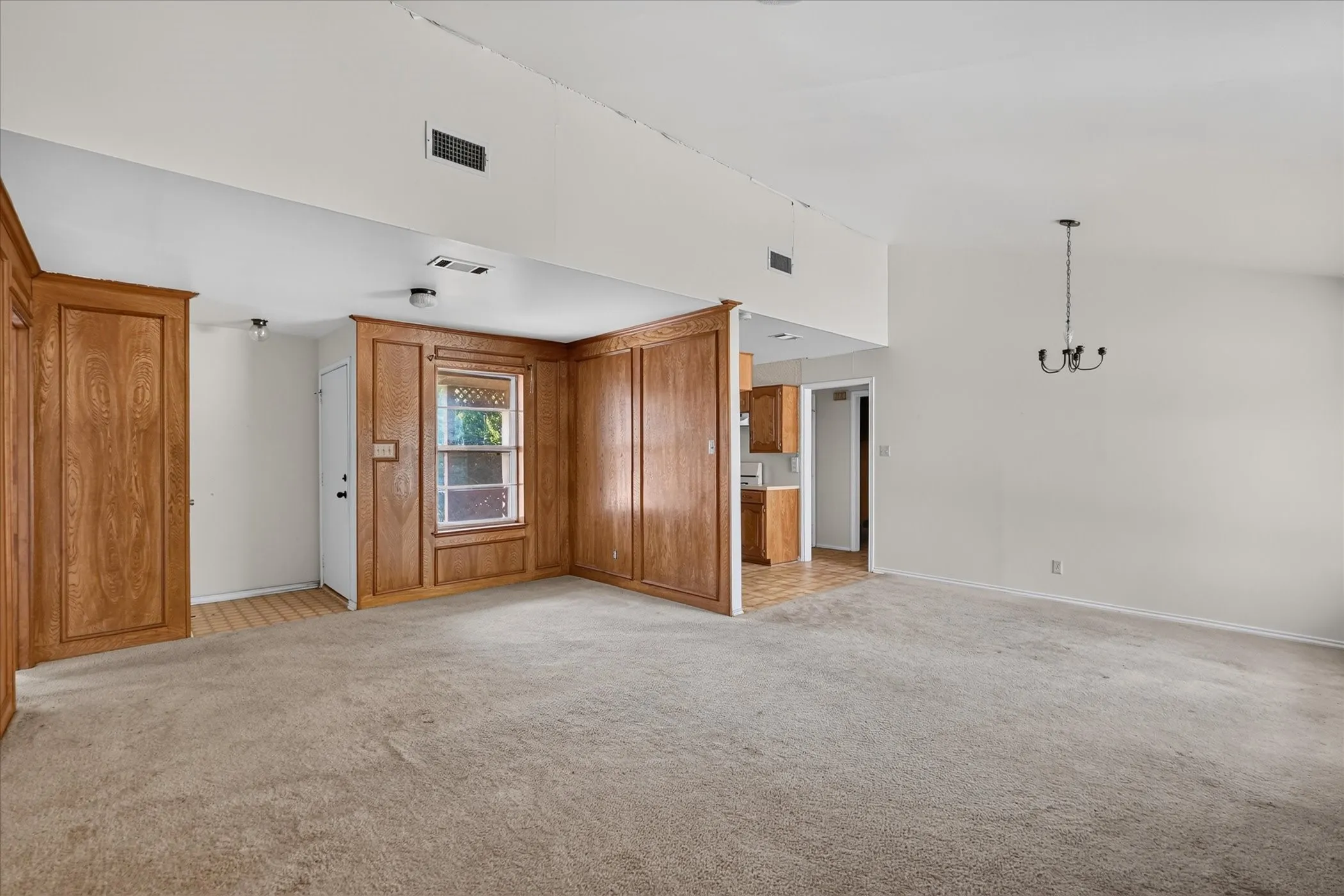 Single Family Residence For Sale in Ellis County , 203 Myrtle Avenue, Waxahachie, Texas 75165, 2 Bedroom, 2 Bathroom, 2 Garage spaces, 1,188 Sqft, built in 1984, mls#21371200, Real Estate Agent in Waxahachie, Homes For Sale in Ellis county, Homes For Sale in Waxahachie, Realtor in Waxahachie Texas, Real Estate Brokerage Independent Realty Texas, Luminita Cordes Realtor