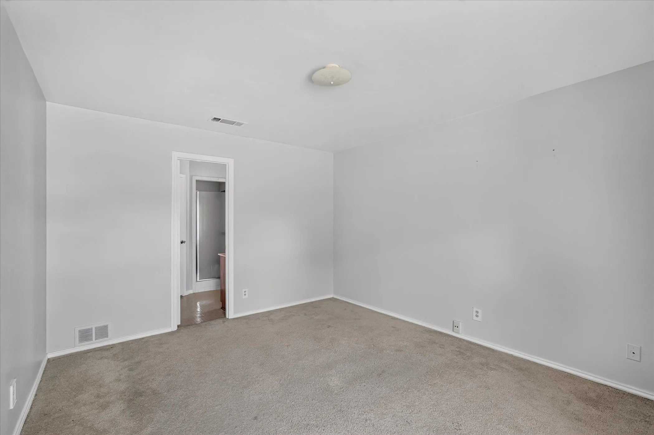 Single Family Residence For Sale in Ellis County , 203 Myrtle Avenue, Waxahachie, Texas 75165, 2 Bedroom, 2 Bathroom, 2 Garage spaces, 1,188 Sqft, built in 1984, mls#21371200, Real Estate Agent in Waxahachie, Homes For Sale in Ellis county, Homes For Sale in Waxahachie, Realtor in Waxahachie Texas, Real Estate Brokerage Independent Realty Texas, Luminita Cordes Realtor