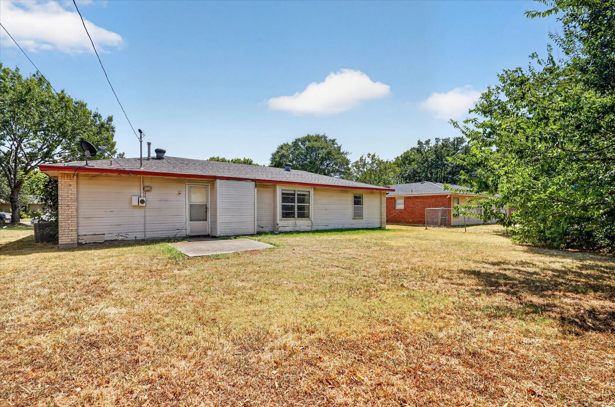 Single Family Residence For Sale in Ellis County , 203 Myrtle Avenue, Waxahachie, Texas 75165, 2 Bedroom, 2 Bathroom, 2 Garage spaces, 1,188 Sqft, built in 1984, mls#21371200, Real Estate Agent in Waxahachie, Homes For Sale in Ellis county, Homes For Sale in Waxahachie, Realtor in Waxahachie Texas, Real Estate Brokerage Independent Realty Texas, Luminita Cordes Realtor