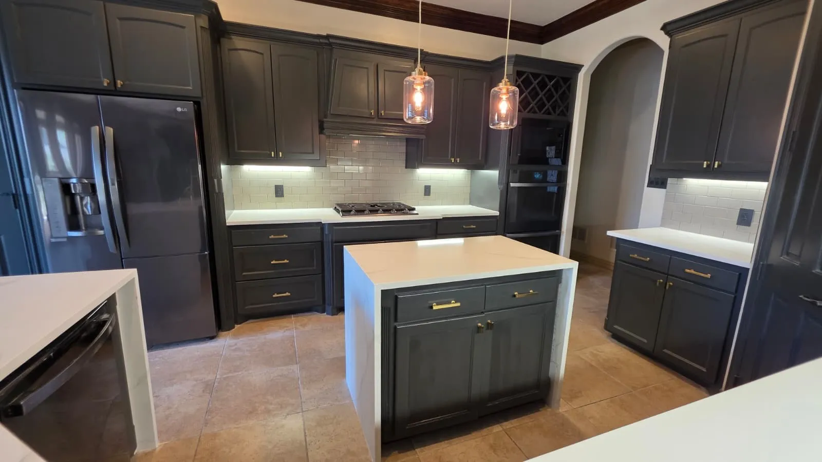 FULLY UPDATED KITCHEN