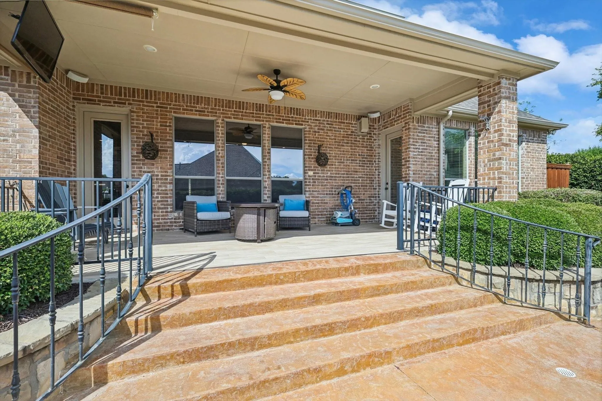 Single Family Residence For Sale in Tarrant County , 5510 Texas Trail, Colleyville, Texas 76034, 4 Bedroom, 4 Bathroom, 3 Garage spaces, 4,456 Sqft, built in 2004, mls#21372465, Real Estate Agent in Colleyville, Homes For Sale in Tarrant county, Homes For Sale in Colleyville, Realtor in Colleyville Texas, Real Estate Brokerage Independent Realty Texas, Luminita Cordes Realtor