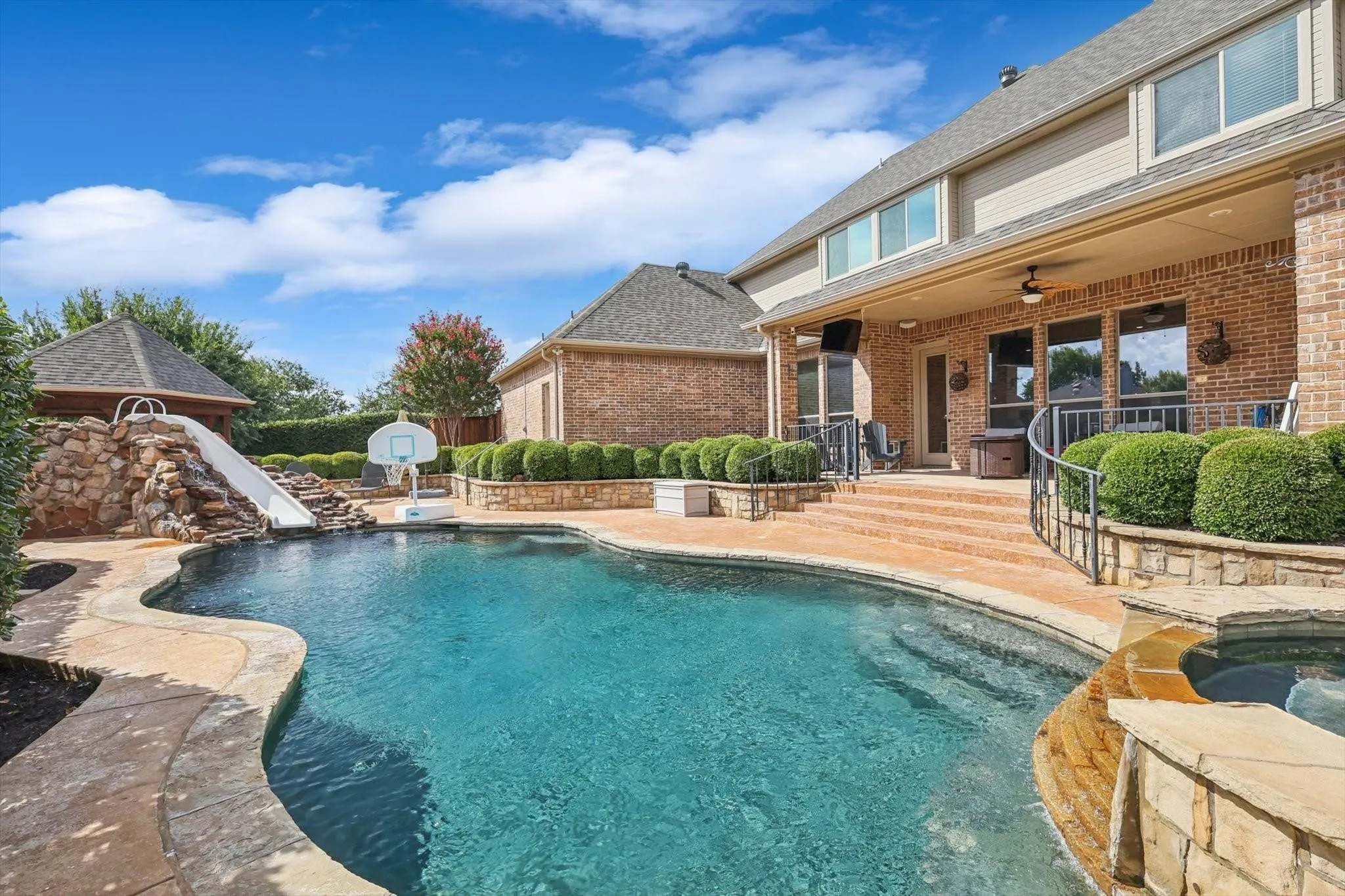 Single Family Residence For Sale in Tarrant County , 5510 Texas Trail, Colleyville, Texas 76034, 4 Bedroom, 4 Bathroom, 3 Garage spaces, 4,456 Sqft, built in 2004, mls#21372465, Real Estate Agent in Colleyville, Homes For Sale in Tarrant county, Homes For Sale in Colleyville, Realtor in Colleyville Texas, Real Estate Brokerage Independent Realty Texas, Luminita Cordes Realtor