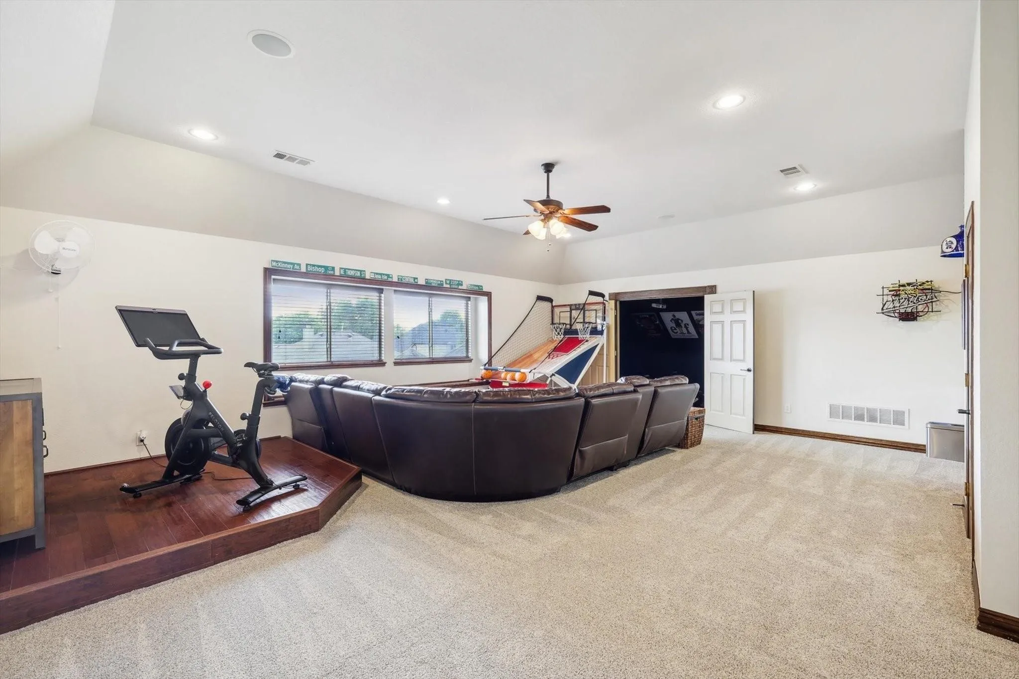 Single Family Residence For Sale in Tarrant County , 5510 Texas Trail, Colleyville, Texas 76034, 4 Bedroom, 4 Bathroom, 3 Garage spaces, 4,456 Sqft, built in 2004, mls#21372465, Real Estate Agent in Colleyville, Homes For Sale in Tarrant county, Homes For Sale in Colleyville, Realtor in Colleyville Texas, Real Estate Brokerage Independent Realty Texas, Luminita Cordes Realtor