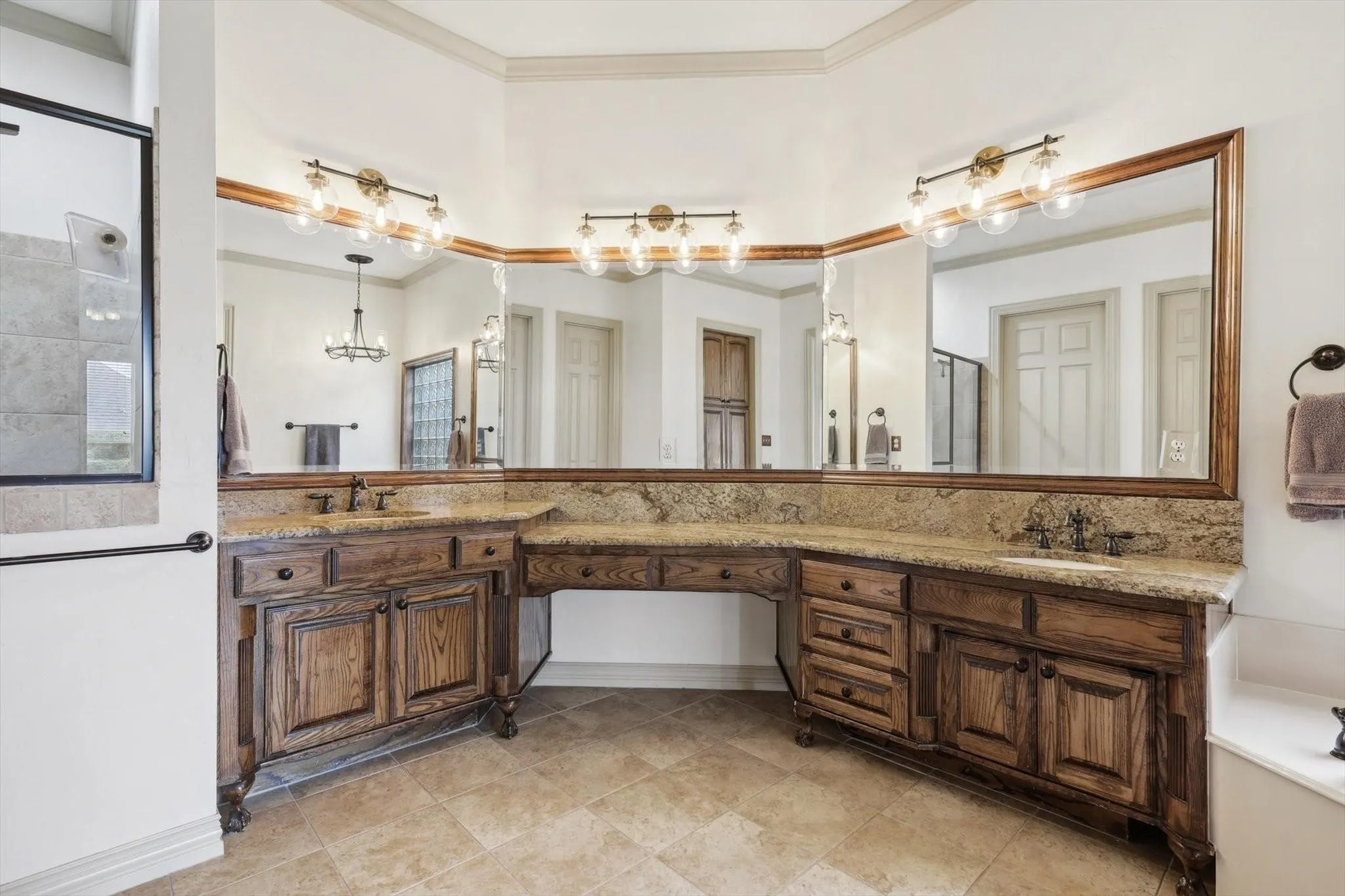 Single Family Residence For Sale in Tarrant County , 5510 Texas Trail, Colleyville, Texas 76034, 4 Bedroom, 4 Bathroom, 3 Garage spaces, 4,456 Sqft, built in 2004, mls#21372465, Real Estate Agent in Colleyville, Homes For Sale in Tarrant county, Homes For Sale in Colleyville, Realtor in Colleyville Texas, Real Estate Brokerage Independent Realty Texas, Luminita Cordes Realtor
