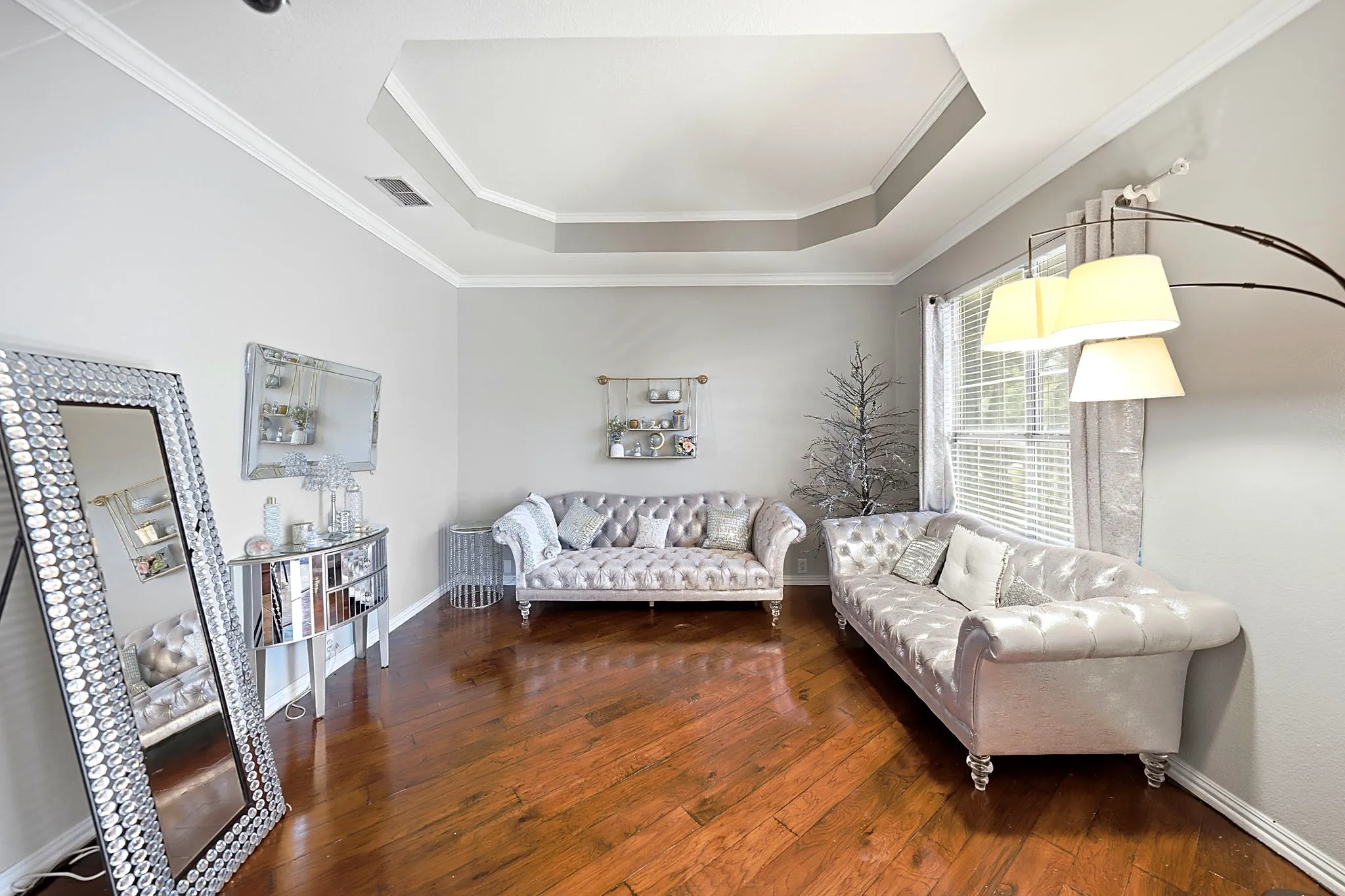 Single Family Residence For Sale in Tarrant County , 1717 Chase Oaks Drive, Keller, Texas 76248, 5 Bedroom, 3 Bathroom, 2 Garage spaces, 3,041 Sqft, built in 1997, mls#21372394, Real Estate Agent in Keller, Homes For Sale in Tarrant county, Homes For Sale in Keller, Realtor in Keller Texas, Real Estate Brokerage Independent Realty Texas, Luminita Cordes Realtor