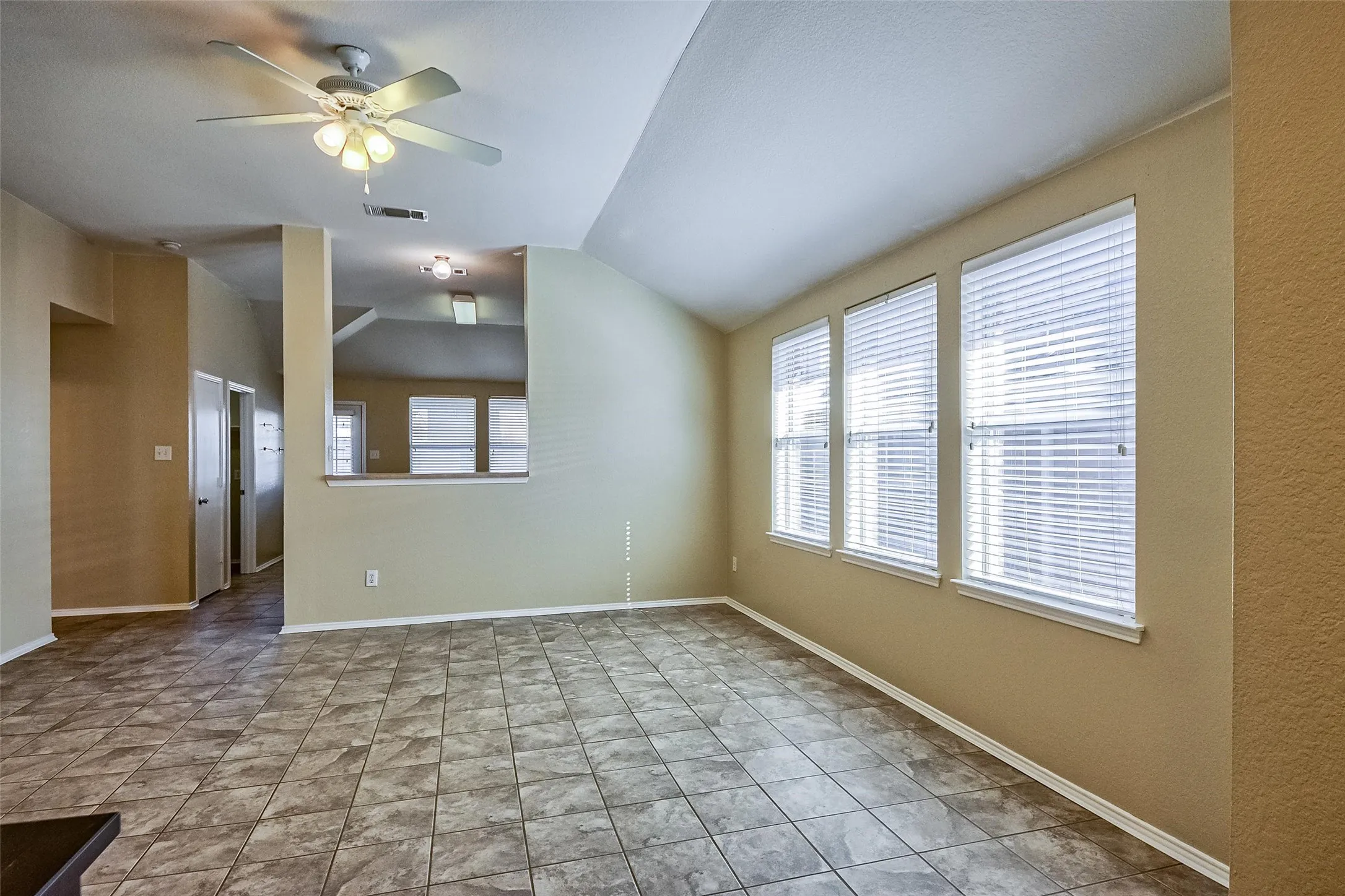 Single Family Residence For Rent in Denton County , 1008 Shearwater Avenue, Aubrey, Texas 76227, 3 Bedroom, 2 Bathroom, 2 Garage spaces, 1,467 Sqft, built in 2005, mls#21372468, Real Estate Agent in Aubrey, Homes For Rent in Denton county, Homes For Rent in Aubrey, Realtor in Aubrey Texas, Real Estate Brokerage Independent Realty Texas, Luminita Cordes Realtor