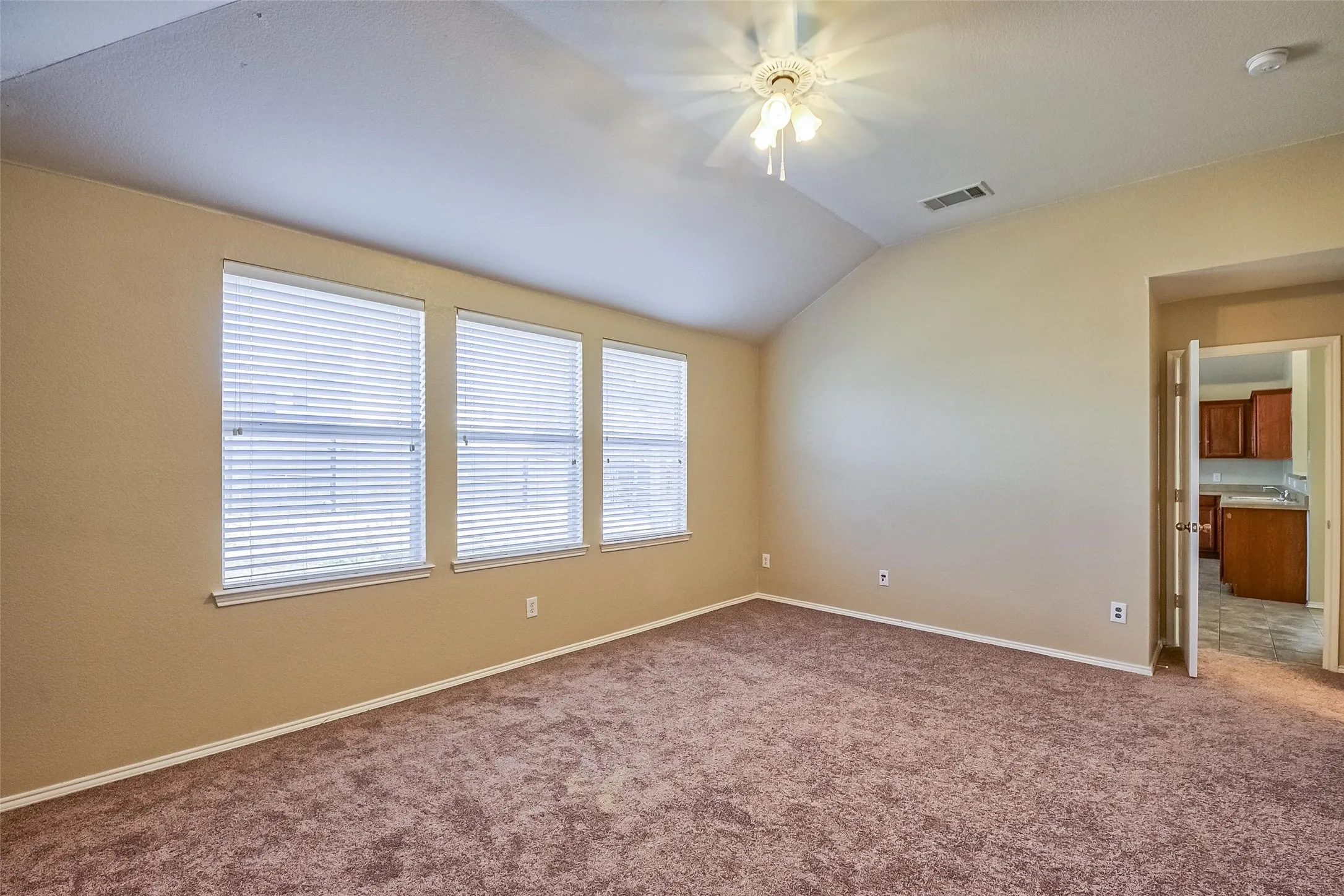 Single Family Residence For Rent in Denton County , 1008 Shearwater Avenue, Aubrey, Texas 76227, 3 Bedroom, 2 Bathroom, 2 Garage spaces, 1,467 Sqft, built in 2005, mls#21372468, Real Estate Agent in Aubrey, Homes For Rent in Denton county, Homes For Rent in Aubrey, Realtor in Aubrey Texas, Real Estate Brokerage Independent Realty Texas, Luminita Cordes Realtor