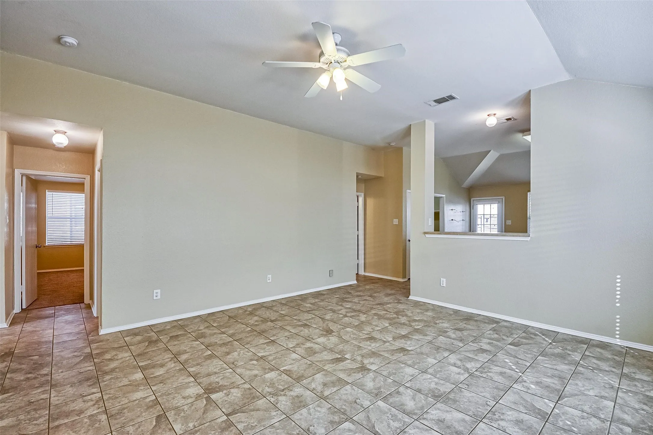 Single Family Residence For Rent in Denton County , 1008 Shearwater Avenue, Aubrey, Texas 76227, 3 Bedroom, 2 Bathroom, 2 Garage spaces, 1,467 Sqft, built in 2005, mls#21372468, Real Estate Agent in Aubrey, Homes For Rent in Denton county, Homes For Rent in Aubrey, Realtor in Aubrey Texas, Real Estate Brokerage Independent Realty Texas, Luminita Cordes Realtor