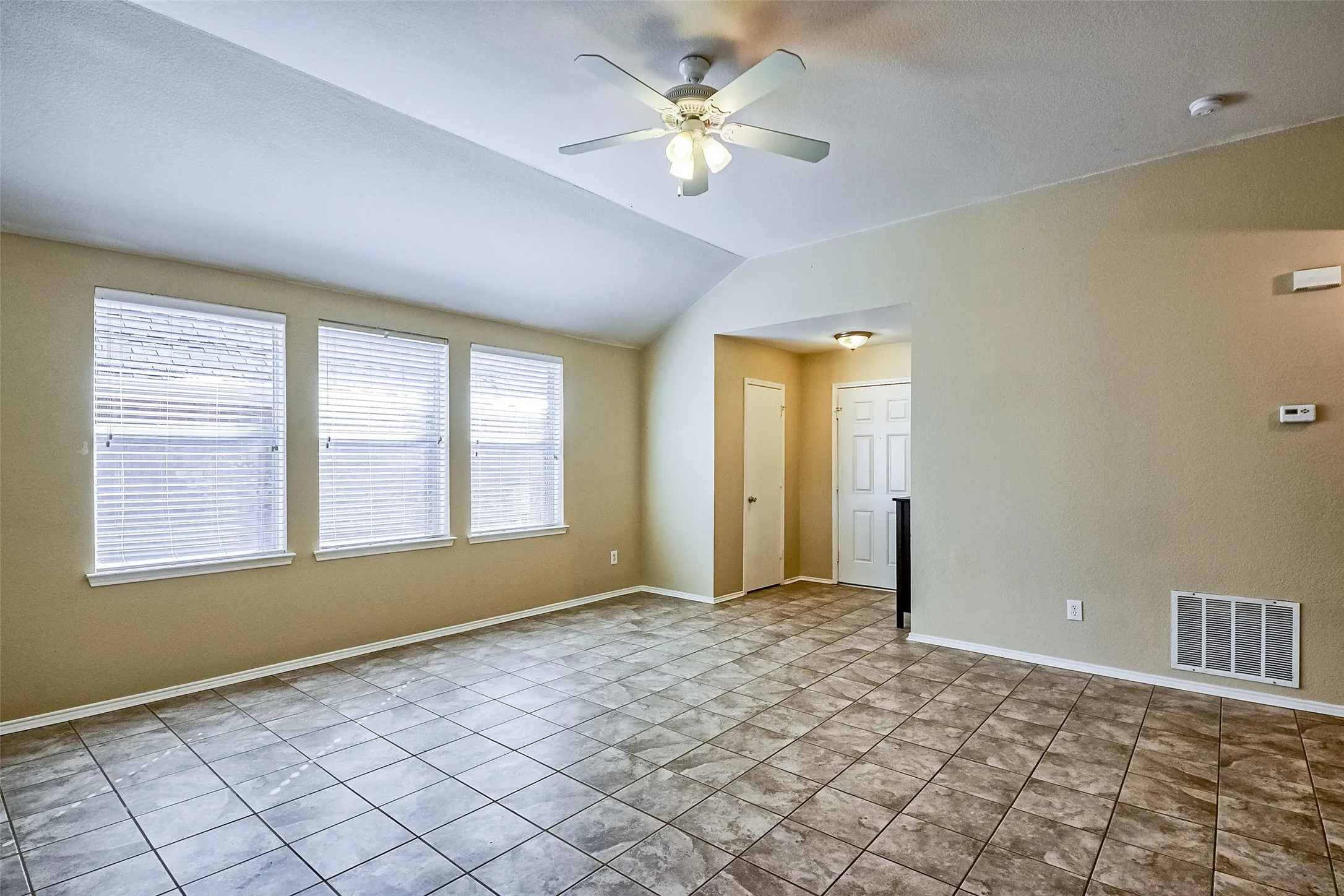 Single Family Residence For Rent in Denton County , 1008 Shearwater Avenue, Aubrey, Texas 76227, 3 Bedroom, 2 Bathroom, 2 Garage spaces, 1,467 Sqft, built in 2005, mls#21372468, Real Estate Agent in Aubrey, Homes For Rent in Denton county, Homes For Rent in Aubrey, Realtor in Aubrey Texas, Real Estate Brokerage Independent Realty Texas, Luminita Cordes Realtor