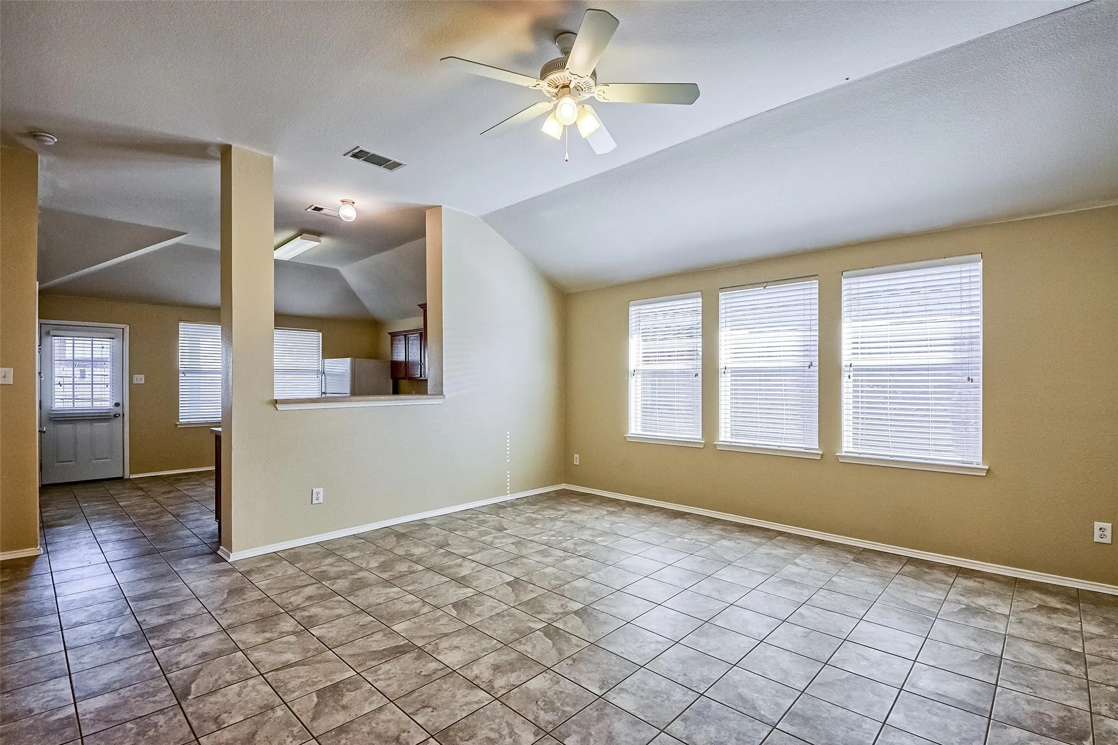 Single Family Residence For Rent in Denton County , 1008 Shearwater Avenue, Aubrey, Texas 76227, 3 Bedroom, 2 Bathroom, 2 Garage spaces, 1,467 Sqft, built in 2005, mls#21372468, Real Estate Agent in Aubrey, Homes For Rent in Denton county, Homes For Rent in Aubrey, Realtor in Aubrey Texas, Real Estate Brokerage Independent Realty Texas, Luminita Cordes Realtor
