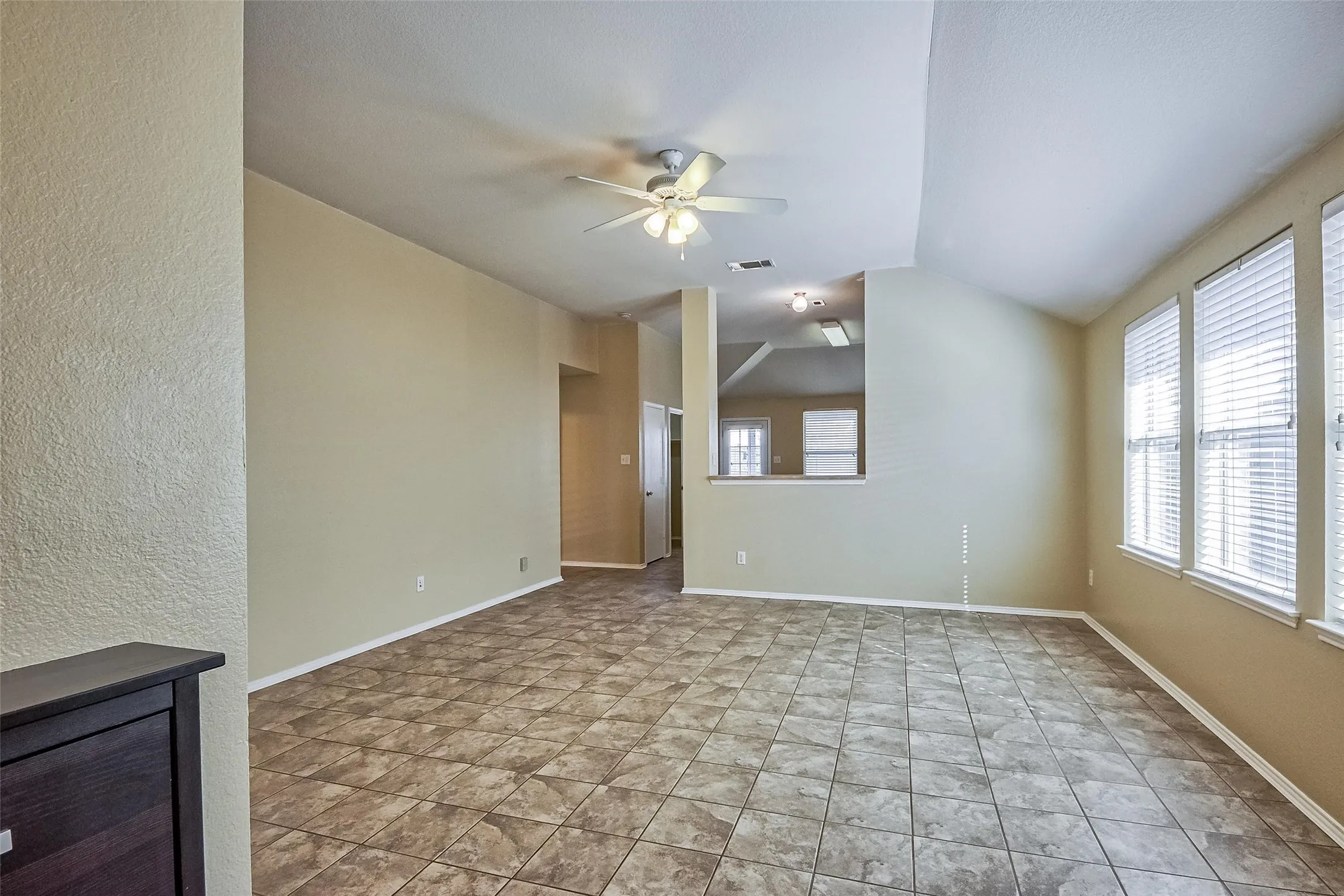 Single Family Residence For Rent in Denton County , 1008 Shearwater Avenue, Aubrey, Texas 76227, 3 Bedroom, 2 Bathroom, 2 Garage spaces, 1,467 Sqft, built in 2005, mls#21372468, Real Estate Agent in Aubrey, Homes For Rent in Denton county, Homes For Rent in Aubrey, Realtor in Aubrey Texas, Real Estate Brokerage Independent Realty Texas, Luminita Cordes Realtor