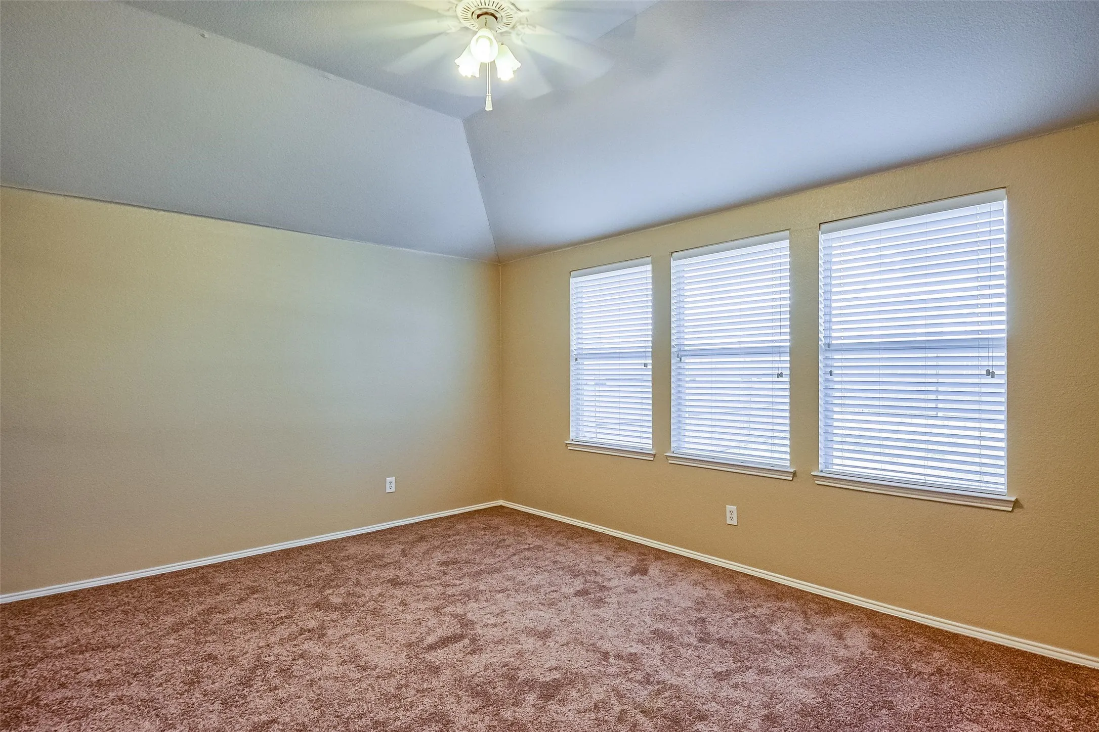 Single Family Residence For Rent in Denton County , 1008 Shearwater Avenue, Aubrey, Texas 76227, 3 Bedroom, 2 Bathroom, 2 Garage spaces, 1,467 Sqft, built in 2005, mls#21372468, Real Estate Agent in Aubrey, Homes For Rent in Denton county, Homes For Rent in Aubrey, Realtor in Aubrey Texas, Real Estate Brokerage Independent Realty Texas, Luminita Cordes Realtor