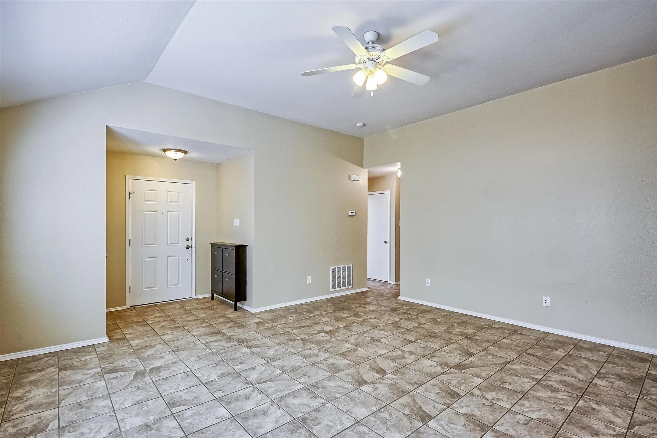 Single Family Residence For Rent in Denton County , 1008 Shearwater Avenue, Aubrey, Texas 76227, 3 Bedroom, 2 Bathroom, 2 Garage spaces, 1,467 Sqft, built in 2005, mls#21372468, Real Estate Agent in Aubrey, Homes For Rent in Denton county, Homes For Rent in Aubrey, Realtor in Aubrey Texas, Real Estate Brokerage Independent Realty Texas, Luminita Cordes Realtor
