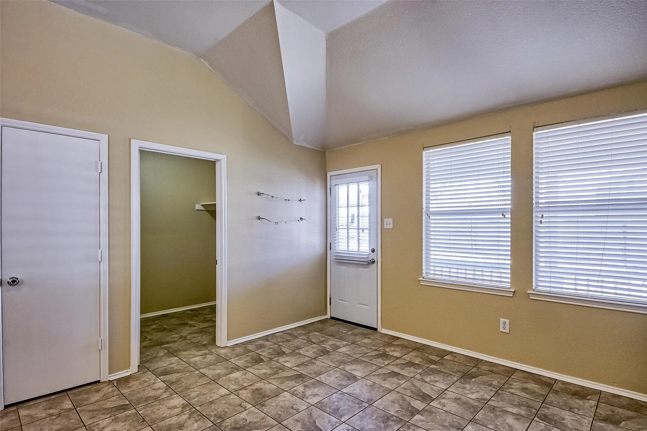 Single Family Residence For Rent in Denton County , 1008 Shearwater Avenue, Aubrey, Texas 76227, 3 Bedroom, 2 Bathroom, 2 Garage spaces, 1,467 Sqft, built in 2005, mls#21372468, Real Estate Agent in Aubrey, Homes For Rent in Denton county, Homes For Rent in Aubrey, Realtor in Aubrey Texas, Real Estate Brokerage Independent Realty Texas, Luminita Cordes Realtor