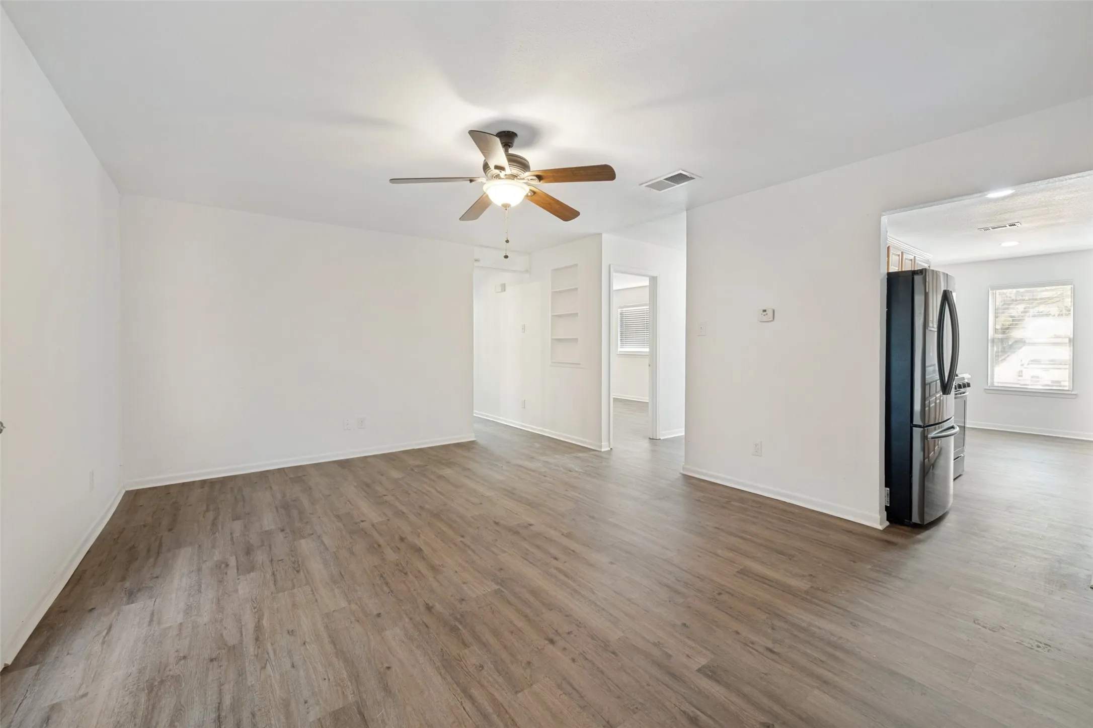 Single Family Residence For Sale in Tarrant County , 821 E Glendale St., Crowley, Texas 76036, 2 Bedroom, 1 Bathroom, 1 Garage spaces, 1,297 Sqft, built in 1970, mls#21372097, Real Estate Agent in Crowley, Homes For Sale in Tarrant county, Homes For Sale in Crowley, Realtor in Crowley Texas, Real Estate Brokerage Independent Realty Texas, Luminita Cordes Realtor