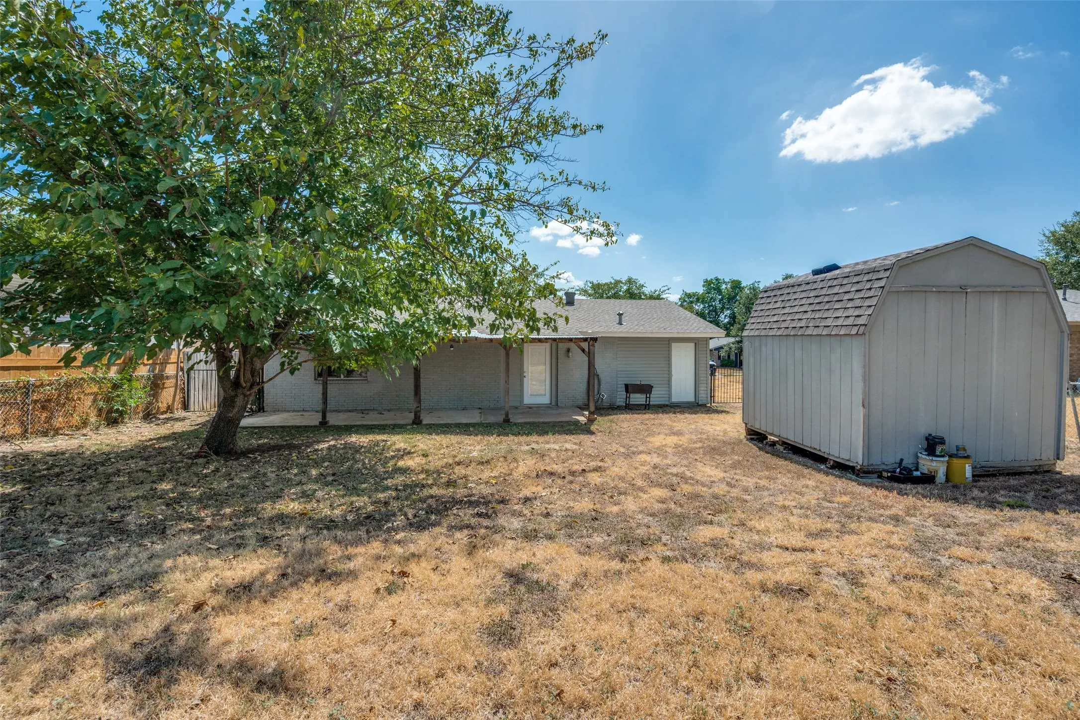Single Family Residence For Sale in Tarrant County , 821 E Glendale St., Crowley, Texas 76036, 2 Bedroom, 1 Bathroom, 1 Garage spaces, 1,297 Sqft, built in 1970, mls#21372097, Real Estate Agent in Crowley, Homes For Sale in Tarrant county, Homes For Sale in Crowley, Realtor in Crowley Texas, Real Estate Brokerage Independent Realty Texas, Luminita Cordes Realtor