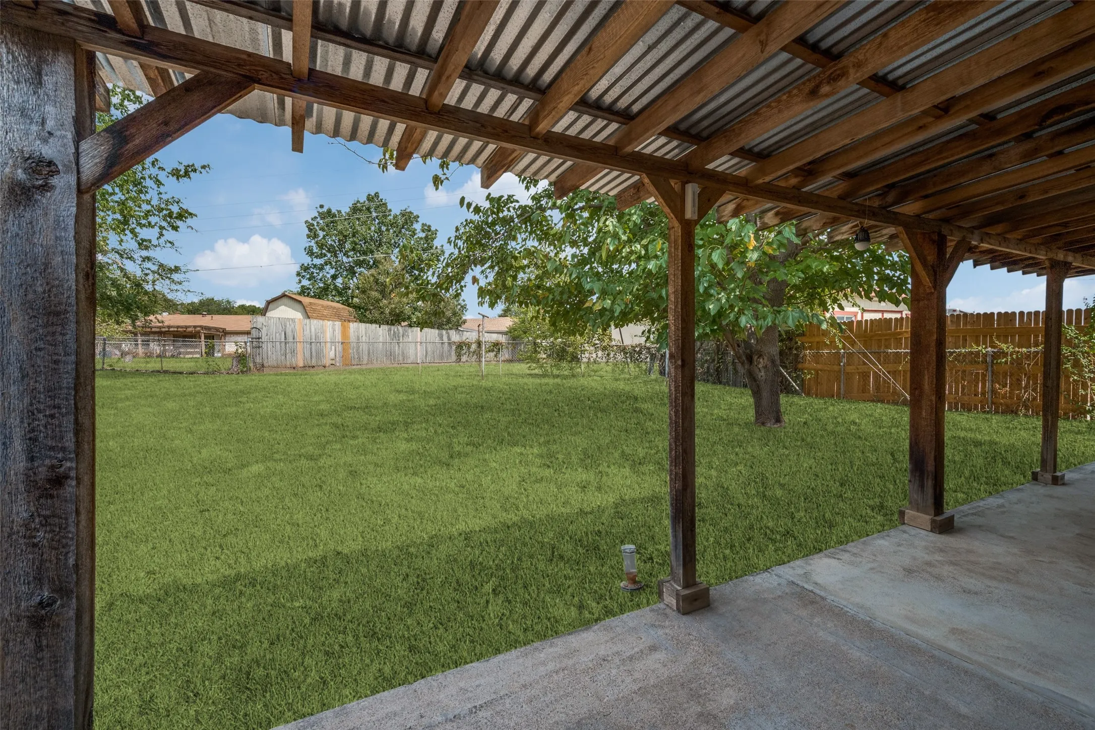 Single Family Residence For Sale in Tarrant County , 821 E Glendale St., Crowley, Texas 76036, 2 Bedroom, 1 Bathroom, 1 Garage spaces, 1,297 Sqft, built in 1970, mls#21372097, Real Estate Agent in Crowley, Homes For Sale in Tarrant county, Homes For Sale in Crowley, Realtor in Crowley Texas, Real Estate Brokerage Independent Realty Texas, Luminita Cordes Realtor