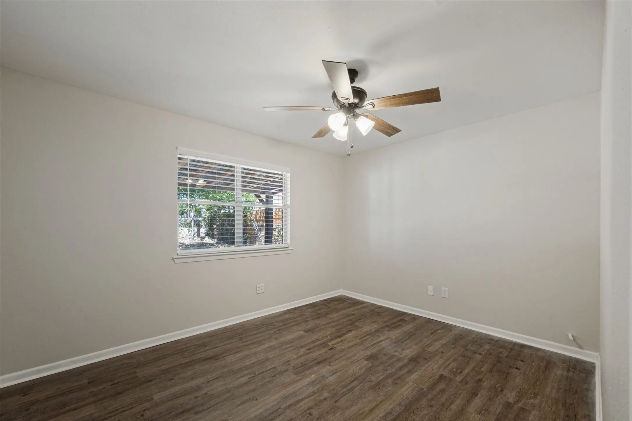 Single Family Residence For Sale in Tarrant County , 821 E Glendale St., Crowley, Texas 76036, 2 Bedroom, 1 Bathroom, 1 Garage spaces, 1,297 Sqft, built in 1970, mls#21372097, Real Estate Agent in Crowley, Homes For Sale in Tarrant county, Homes For Sale in Crowley, Realtor in Crowley Texas, Real Estate Brokerage Independent Realty Texas, Luminita Cordes Realtor