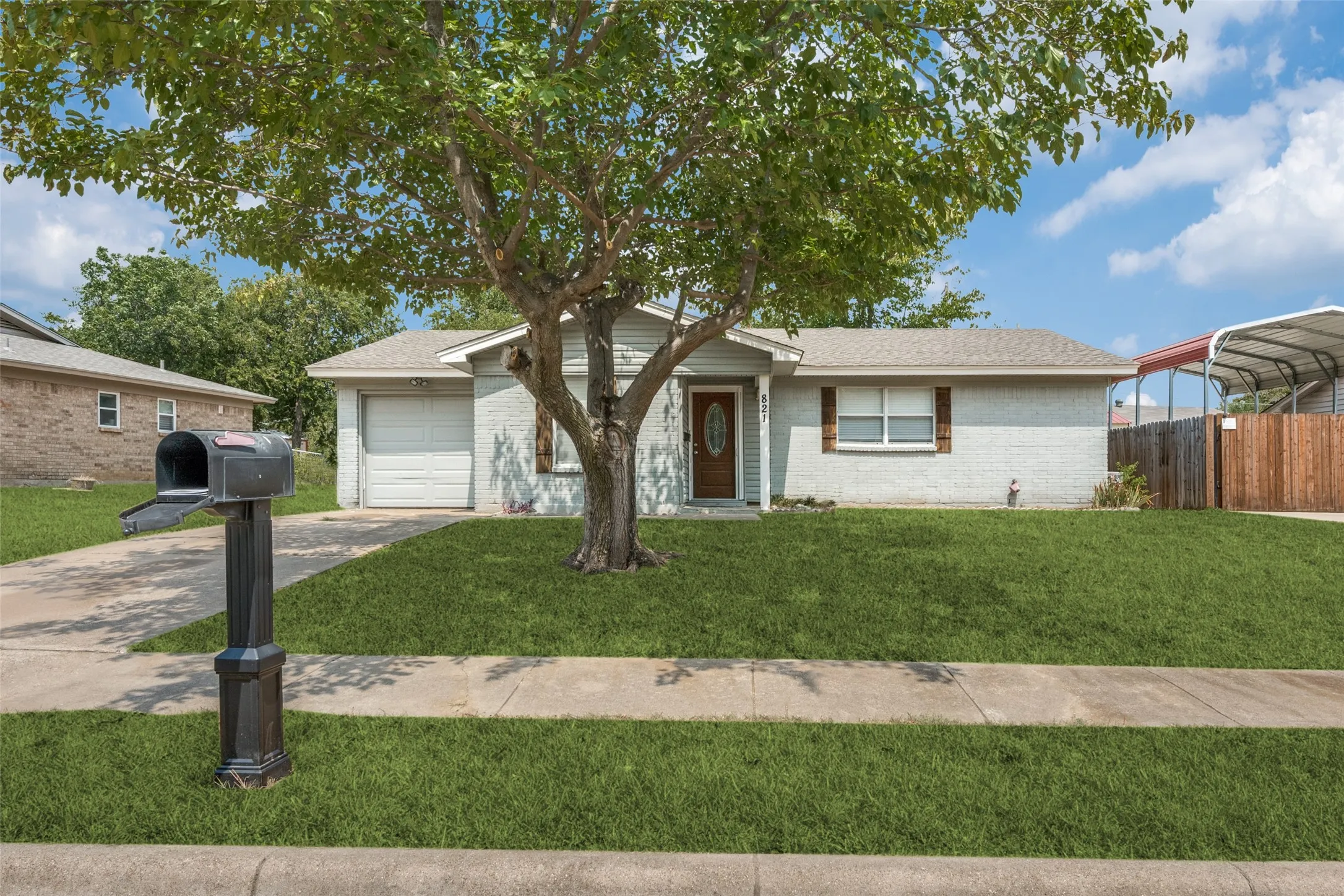 Single Family Residence For Sale in Tarrant County , 821 E Glendale St., Crowley, Texas 76036, 2 Bedroom, 1 Bathroom, 1 Garage spaces, 1,297 Sqft, built in 1970, mls#21372097, Real Estate Agent in Crowley, Homes For Sale in Tarrant county, Homes For Sale in Crowley, Realtor in Crowley Texas, Real Estate Brokerage Independent Realty Texas, Luminita Cordes Realtor