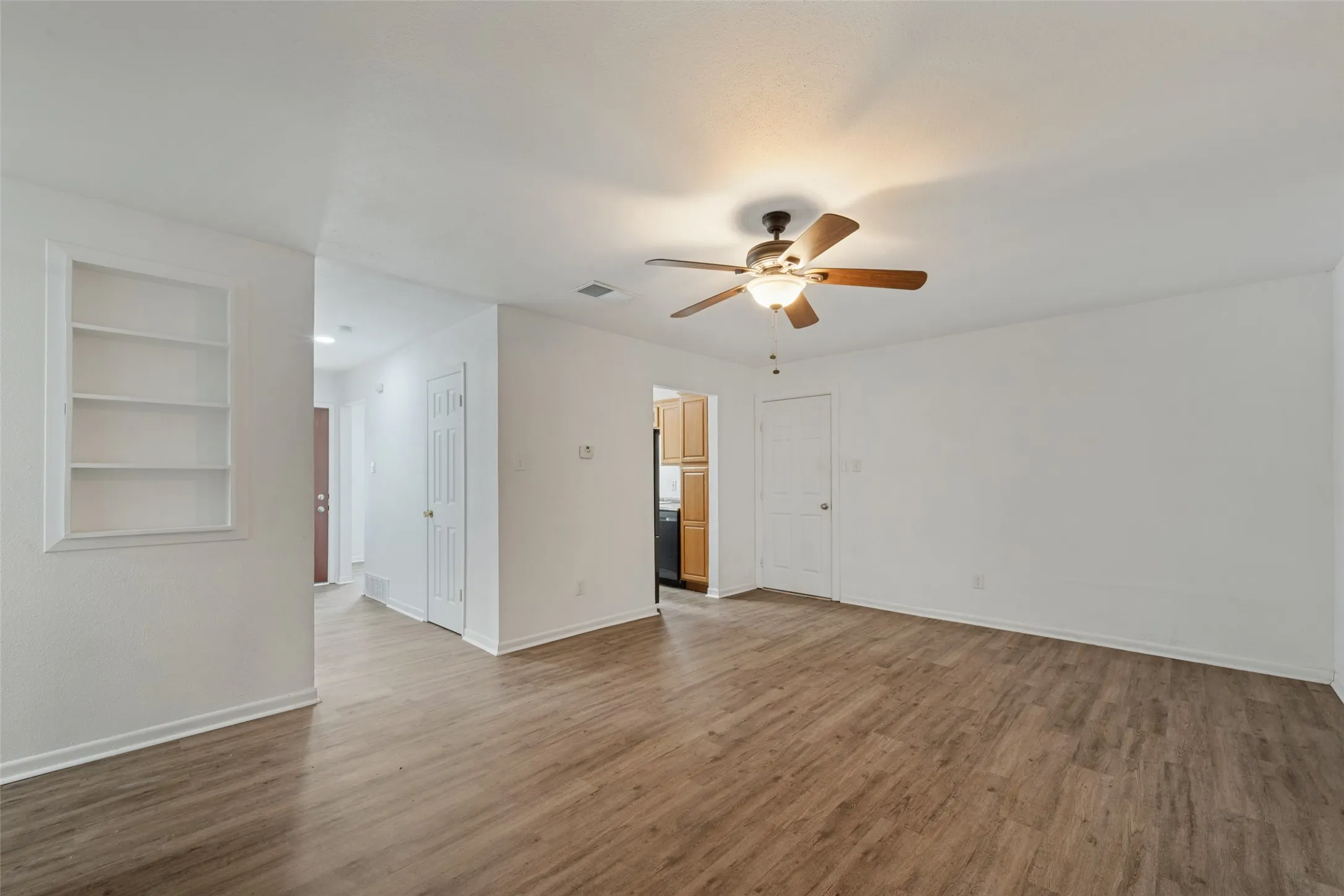 Single Family Residence For Sale in Tarrant County , 821 E Glendale St., Crowley, Texas 76036, 2 Bedroom, 1 Bathroom, 1 Garage spaces, 1,297 Sqft, built in 1970, mls#21372097, Real Estate Agent in Crowley, Homes For Sale in Tarrant county, Homes For Sale in Crowley, Realtor in Crowley Texas, Real Estate Brokerage Independent Realty Texas, Luminita Cordes Realtor