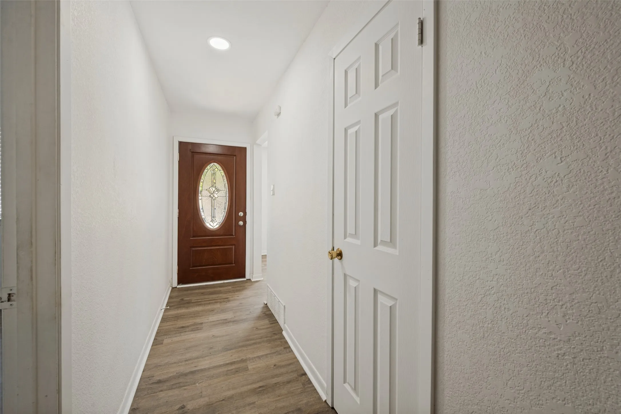 Single Family Residence For Sale in Tarrant County , 821 E Glendale St., Crowley, Texas 76036, 2 Bedroom, 1 Bathroom, 1 Garage spaces, 1,297 Sqft, built in 1970, mls#21372097, Real Estate Agent in Crowley, Homes For Sale in Tarrant county, Homes For Sale in Crowley, Realtor in Crowley Texas, Real Estate Brokerage Independent Realty Texas, Luminita Cordes Realtor
