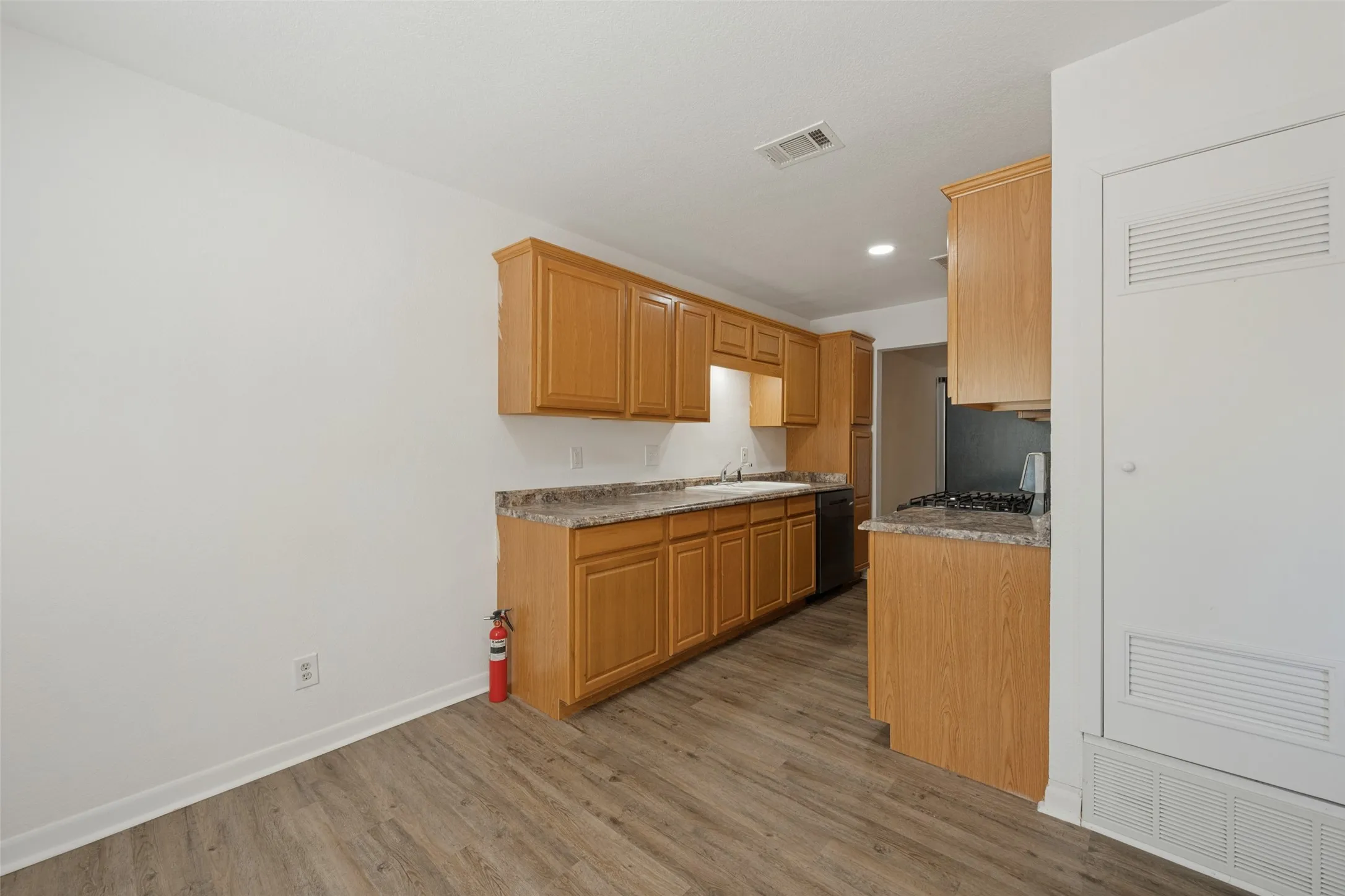 Single Family Residence For Sale in Tarrant County , 821 E Glendale St., Crowley, Texas 76036, 2 Bedroom, 1 Bathroom, 1 Garage spaces, 1,297 Sqft, built in 1970, mls#21372097, Real Estate Agent in Crowley, Homes For Sale in Tarrant county, Homes For Sale in Crowley, Realtor in Crowley Texas, Real Estate Brokerage Independent Realty Texas, Luminita Cordes Realtor