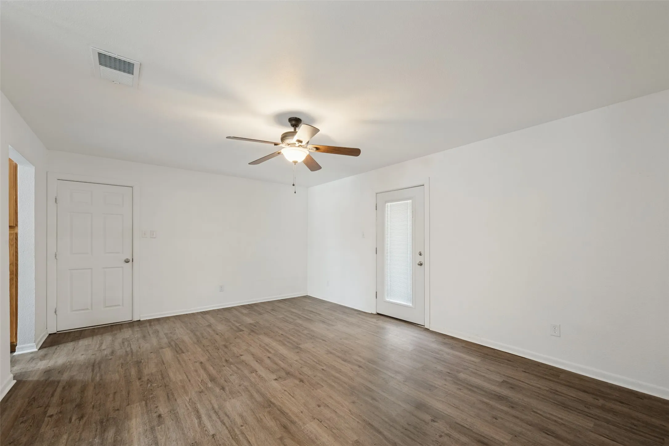 Single Family Residence For Sale in Tarrant County , 821 E Glendale St., Crowley, Texas 76036, 2 Bedroom, 1 Bathroom, 1 Garage spaces, 1,297 Sqft, built in 1970, mls#21372097, Real Estate Agent in Crowley, Homes For Sale in Tarrant county, Homes For Sale in Crowley, Realtor in Crowley Texas, Real Estate Brokerage Independent Realty Texas, Luminita Cordes Realtor