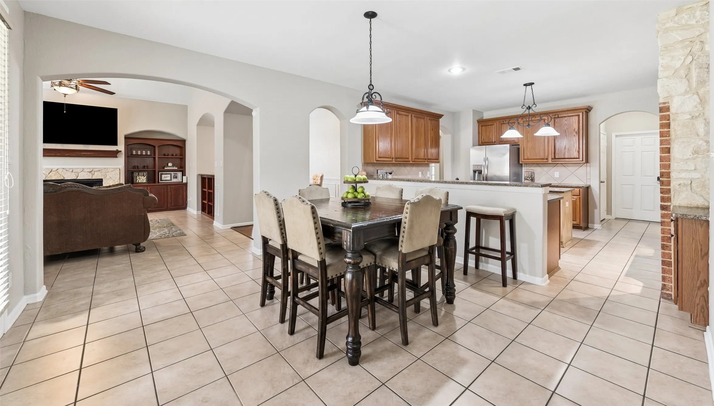 Single Family Residence For Rent in Tarrant County , 1301 Bramble Lane, Mansfield, Texas 76063, 4 Bedroom, 4 Bathroom, 3 Garage spaces, 3,884 Sqft, built in 2005, mls#21372451, Real Estate Agent in Mansfield, Homes For Rent in Tarrant county, Homes For Rent in Mansfield, Realtor in Mansfield Texas, Real Estate Brokerage Independent Realty Texas, Luminita Cordes Realtor