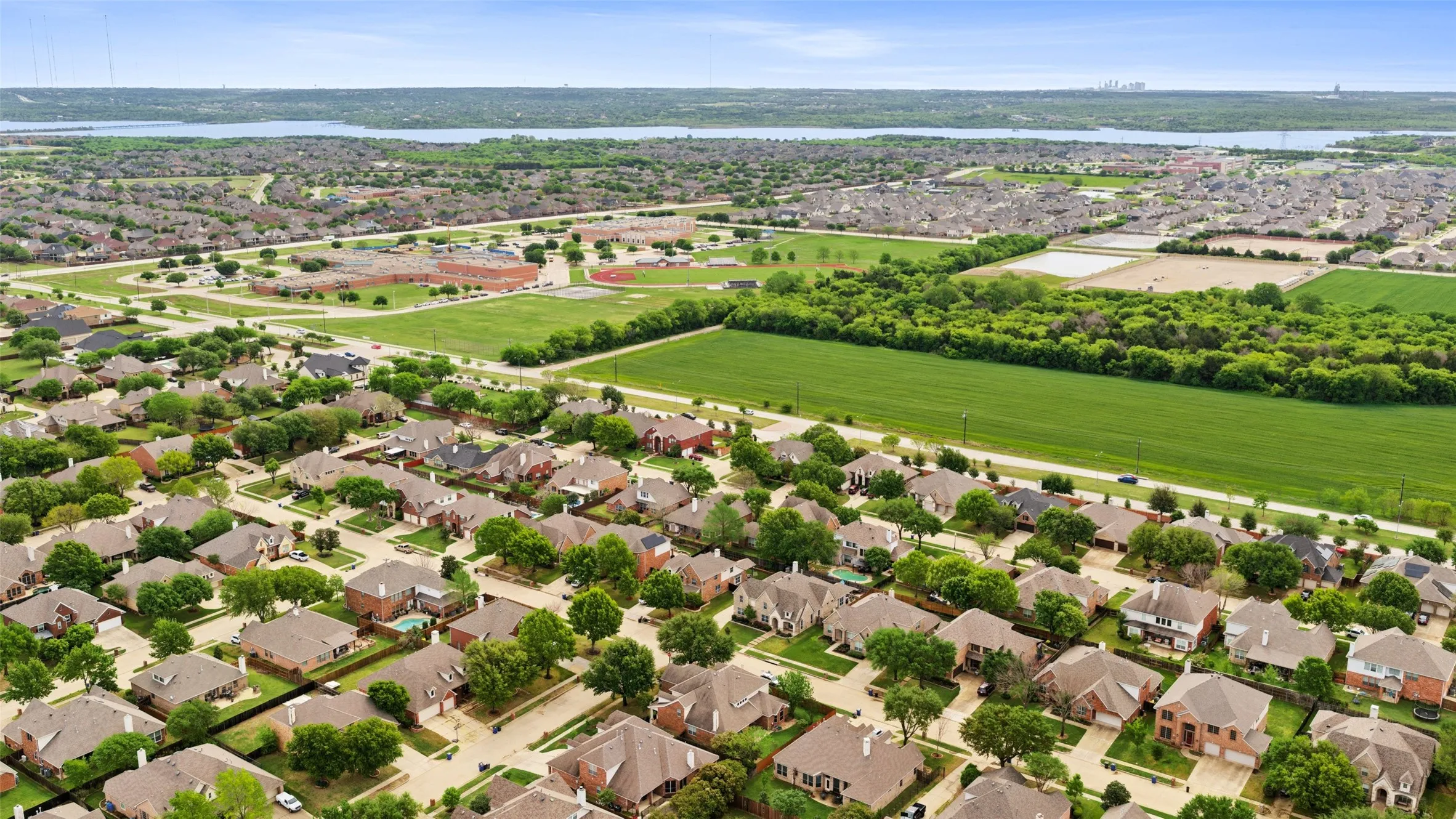 Single Family Residence For Rent in Tarrant County , 1301 Bramble Lane, Mansfield, Texas 76063, 4 Bedroom, 4 Bathroom, 3 Garage spaces, 3,884 Sqft, built in 2005, mls#21372451, Real Estate Agent in Mansfield, Homes For Rent in Tarrant county, Homes For Rent in Mansfield, Realtor in Mansfield Texas, Real Estate Brokerage Independent Realty Texas, Luminita Cordes Realtor