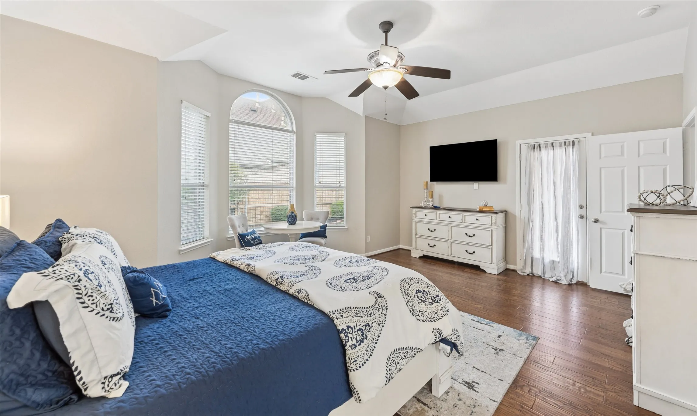 Single Family Residence For Rent in Tarrant County , 1301 Bramble Lane, Mansfield, Texas 76063, 4 Bedroom, 4 Bathroom, 3 Garage spaces, 3,884 Sqft, built in 2005, mls#21372451, Real Estate Agent in Mansfield, Homes For Rent in Tarrant county, Homes For Rent in Mansfield, Realtor in Mansfield Texas, Real Estate Brokerage Independent Realty Texas, Luminita Cordes Realtor