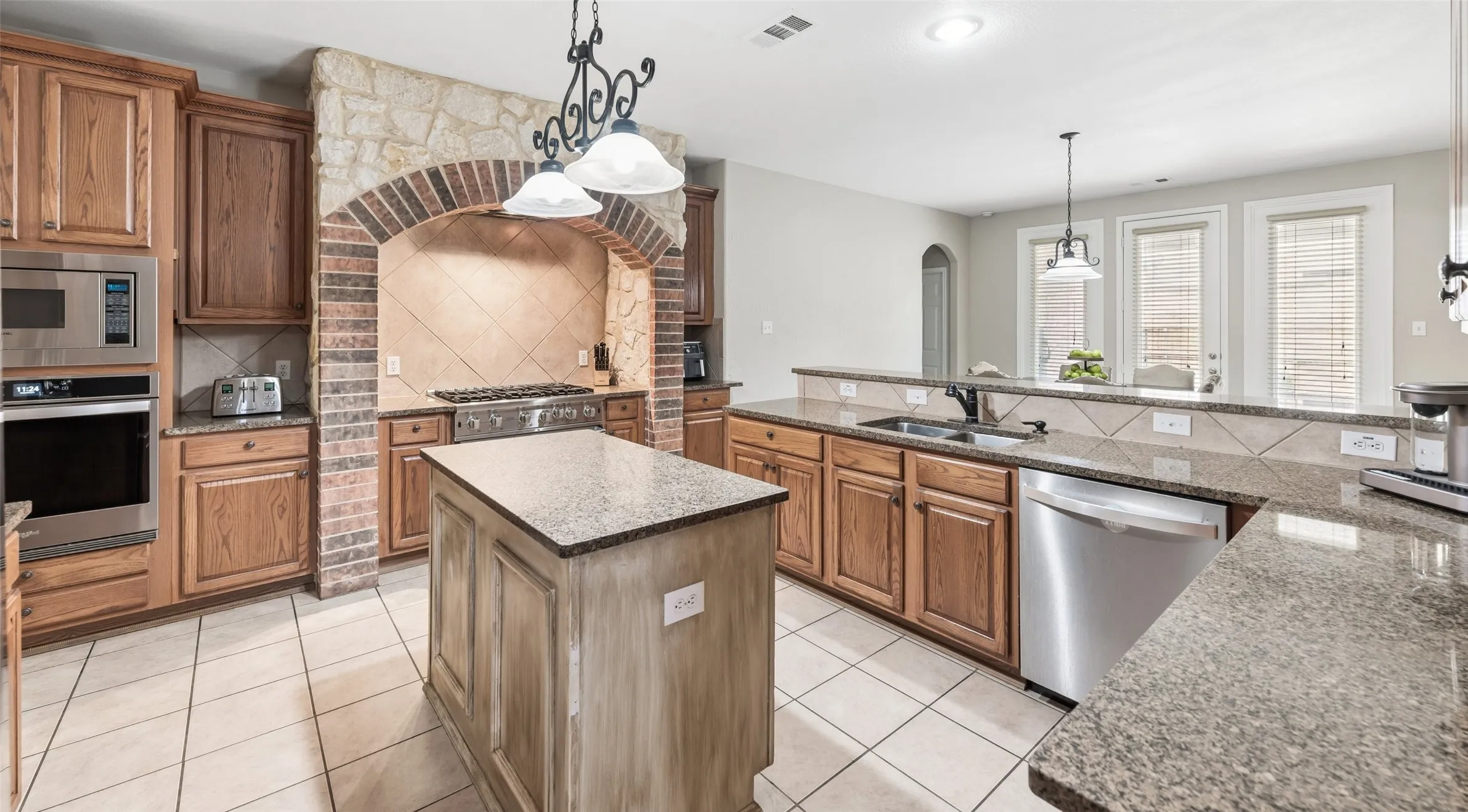Single Family Residence For Rent in Tarrant County , 1301 Bramble Lane, Mansfield, Texas 76063, 4 Bedroom, 4 Bathroom, 3 Garage spaces, 3,884 Sqft, built in 2005, mls#21372451, Real Estate Agent in Mansfield, Homes For Rent in Tarrant county, Homes For Rent in Mansfield, Realtor in Mansfield Texas, Real Estate Brokerage Independent Realty Texas, Luminita Cordes Realtor