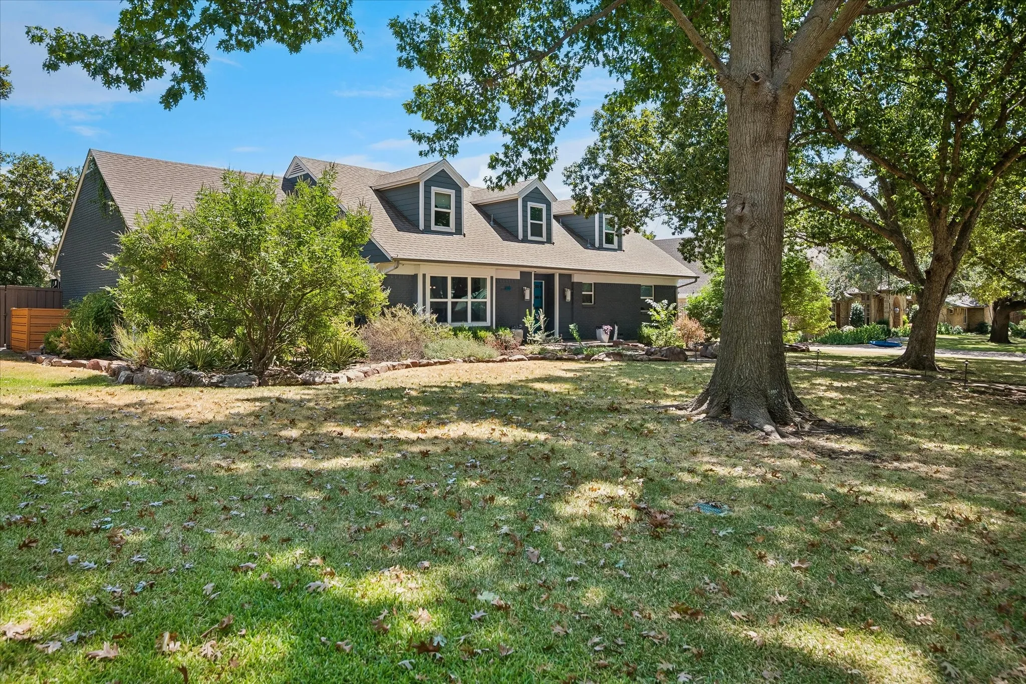 Single Family Residence For Sale in Dallas County , 14010 Carillon Drive, Dallas, Texas 75240, 4 Bedroom, 3 Bathroom, 2 Garage spaces, 3,622 Sqft, built in 1960, mls#21371923, Real Estate Agent in Dallas, Homes For Sale in Dallas county, Homes For Sale in Dallas, Realtor in Dallas Texas, Real Estate Brokerage Independent Realty Texas, Luminita Cordes Realtor