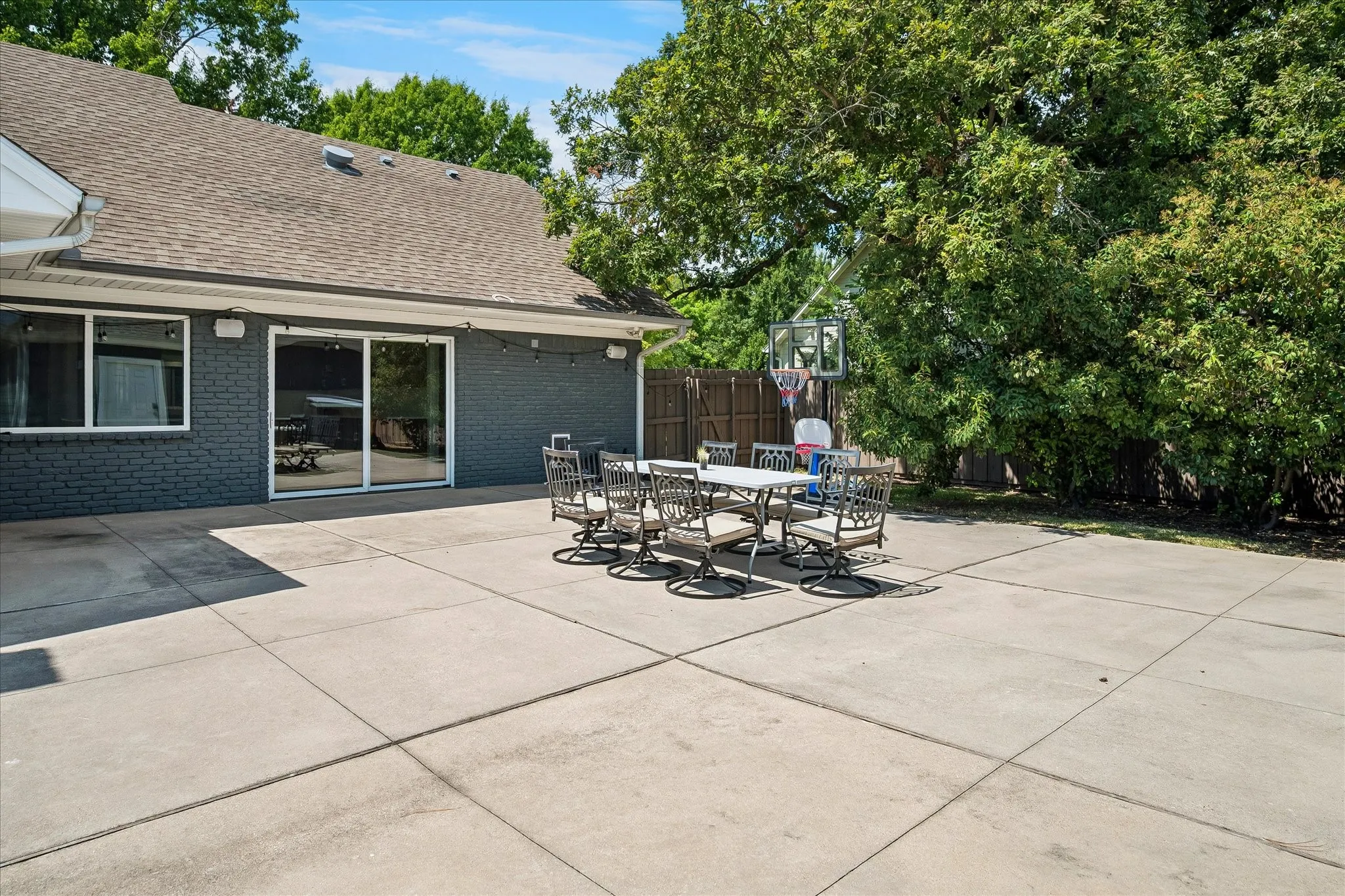 Single Family Residence For Sale in Dallas County , 14010 Carillon Drive, Dallas, Texas 75240, 4 Bedroom, 3 Bathroom, 2 Garage spaces, 3,622 Sqft, built in 1960, mls#21371923, Real Estate Agent in Dallas, Homes For Sale in Dallas county, Homes For Sale in Dallas, Realtor in Dallas Texas, Real Estate Brokerage Independent Realty Texas, Luminita Cordes Realtor