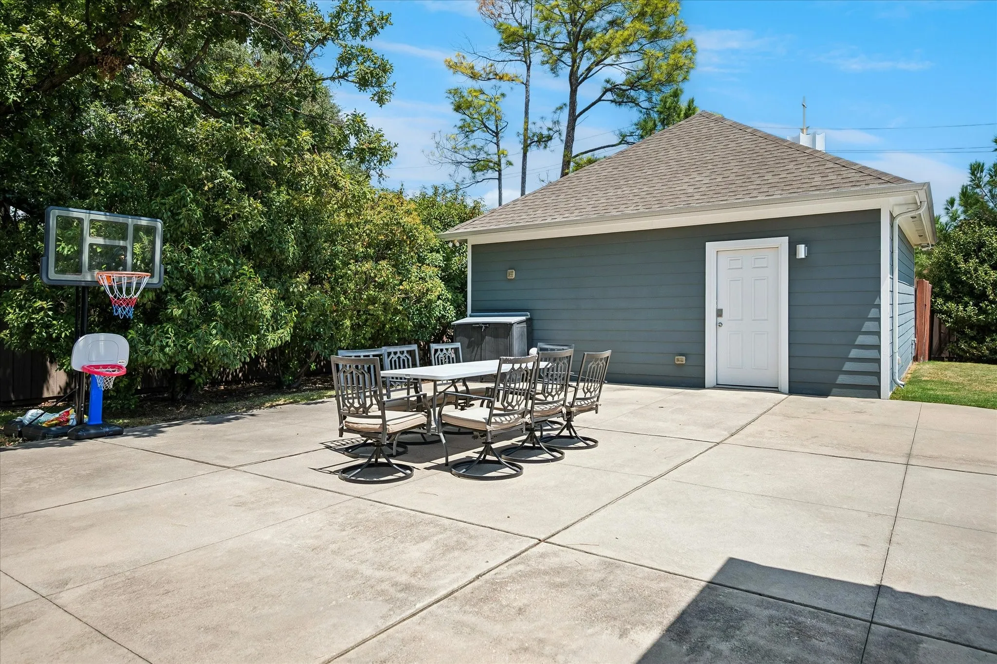 Single Family Residence For Sale in Dallas County , 14010 Carillon Drive, Dallas, Texas 75240, 4 Bedroom, 3 Bathroom, 2 Garage spaces, 3,622 Sqft, built in 1960, mls#21371923, Real Estate Agent in Dallas, Homes For Sale in Dallas county, Homes For Sale in Dallas, Realtor in Dallas Texas, Real Estate Brokerage Independent Realty Texas, Luminita Cordes Realtor