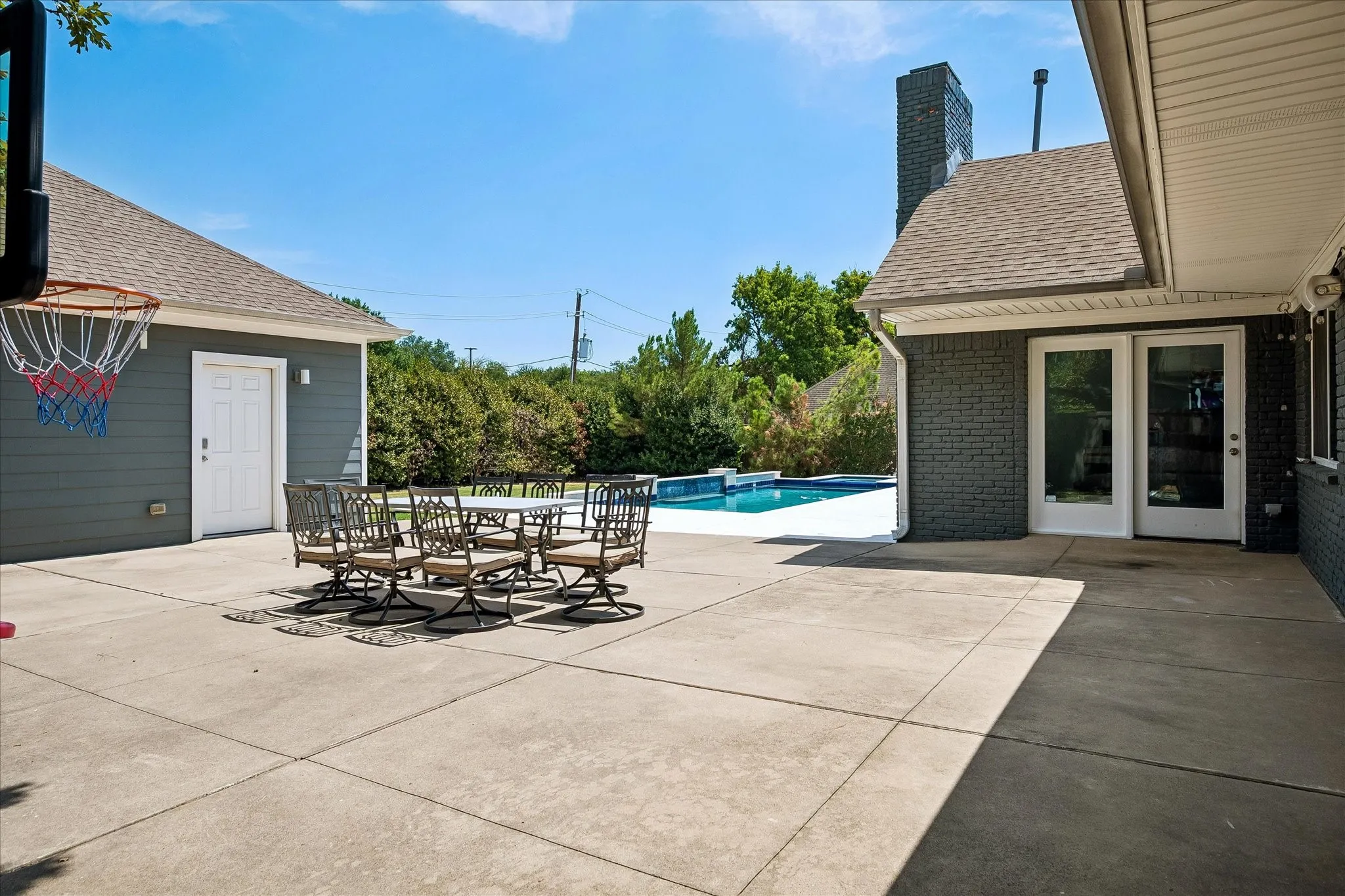 Single Family Residence For Sale in Dallas County , 14010 Carillon Drive, Dallas, Texas 75240, 4 Bedroom, 3 Bathroom, 2 Garage spaces, 3,622 Sqft, built in 1960, mls#21371923, Real Estate Agent in Dallas, Homes For Sale in Dallas county, Homes For Sale in Dallas, Realtor in Dallas Texas, Real Estate Brokerage Independent Realty Texas, Luminita Cordes Realtor