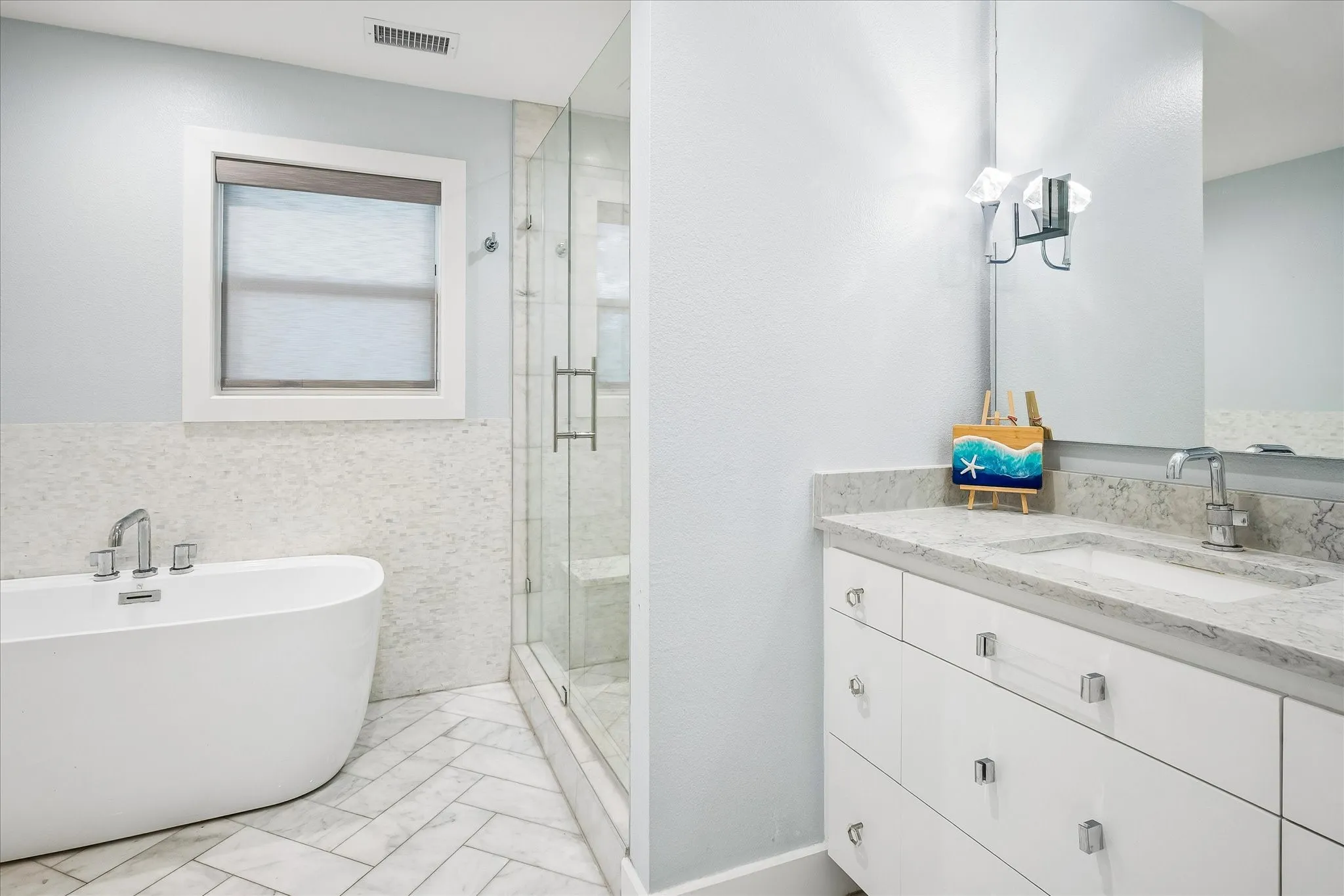 Single Family Residence For Sale in Dallas County , 14010 Carillon Drive, Dallas, Texas 75240, 4 Bedroom, 3 Bathroom, 2 Garage spaces, 3,622 Sqft, built in 1960, mls#21371923, Real Estate Agent in Dallas, Homes For Sale in Dallas county, Homes For Sale in Dallas, Realtor in Dallas Texas, Real Estate Brokerage Independent Realty Texas, Luminita Cordes Realtor