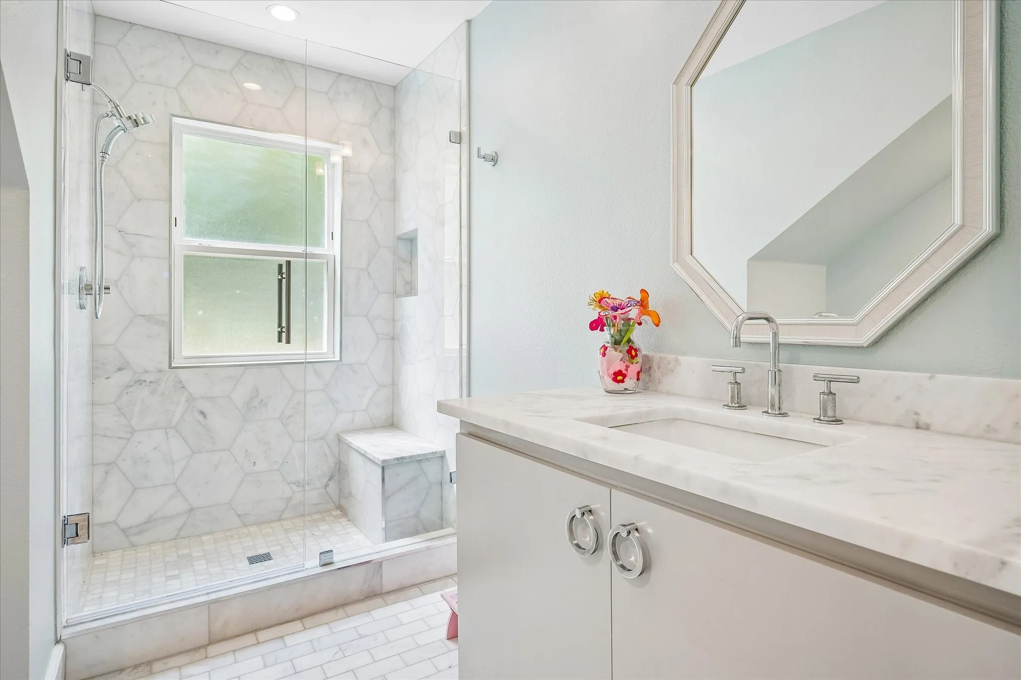 Single Family Residence For Sale in Dallas County , 14010 Carillon Drive, Dallas, Texas 75240, 4 Bedroom, 3 Bathroom, 2 Garage spaces, 3,622 Sqft, built in 1960, mls#21371923, Real Estate Agent in Dallas, Homes For Sale in Dallas county, Homes For Sale in Dallas, Realtor in Dallas Texas, Real Estate Brokerage Independent Realty Texas, Luminita Cordes Realtor
