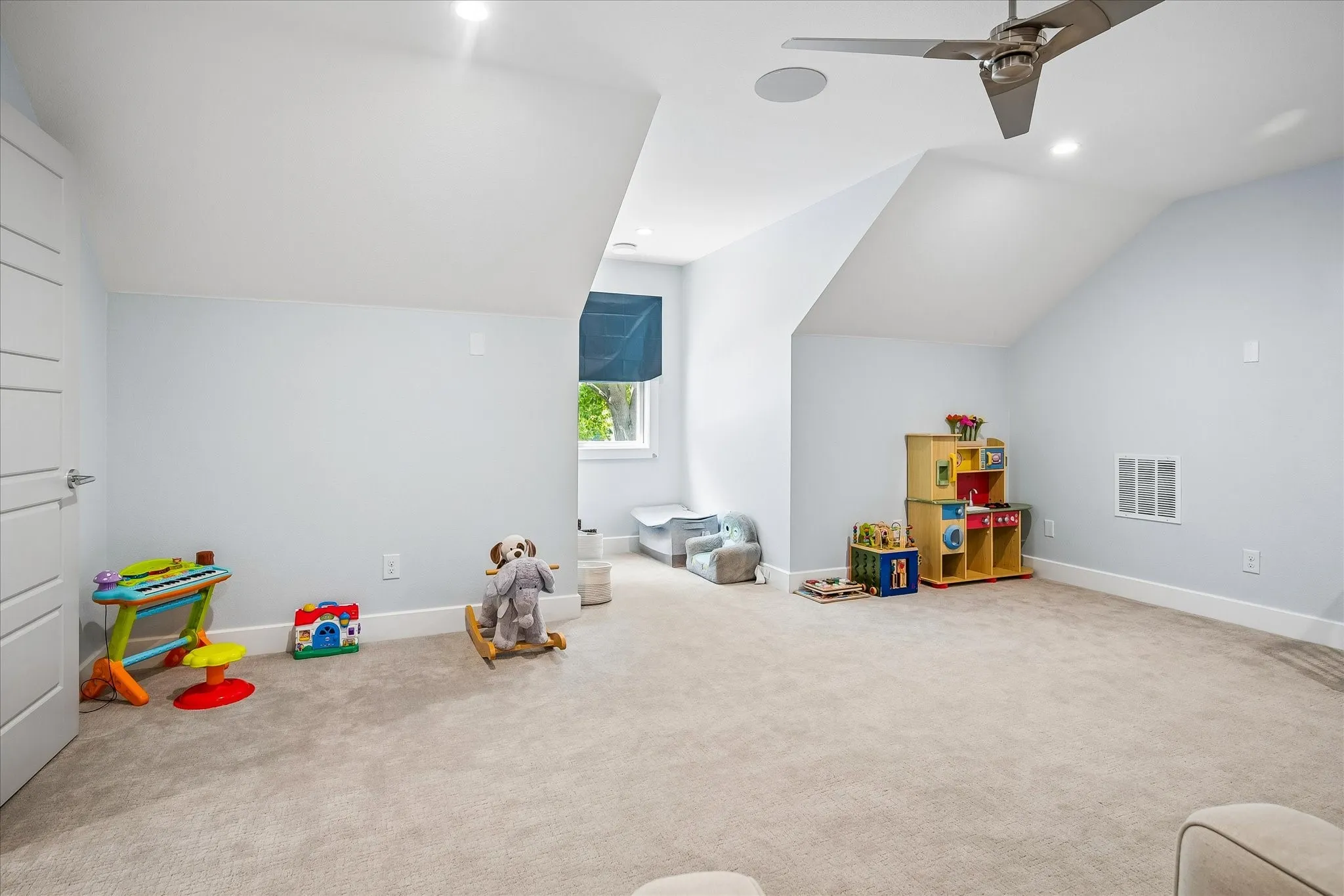 Single Family Residence For Sale in Dallas County , 14010 Carillon Drive, Dallas, Texas 75240, 4 Bedroom, 3 Bathroom, 2 Garage spaces, 3,622 Sqft, built in 1960, mls#21371923, Real Estate Agent in Dallas, Homes For Sale in Dallas county, Homes For Sale in Dallas, Realtor in Dallas Texas, Real Estate Brokerage Independent Realty Texas, Luminita Cordes Realtor