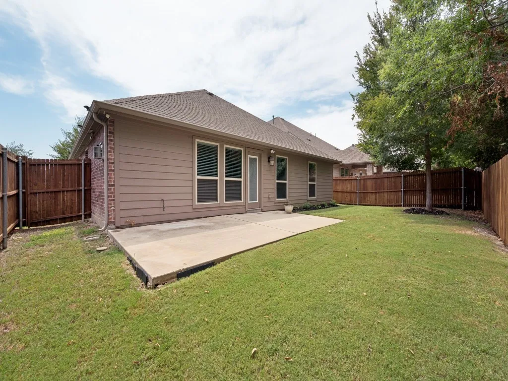 Single Family Residence For Sale in Collin County , 10104 Long Branch Drive, Mc Kinney, Texas 75071, 3 Bedroom, 3 Bathroom, 2 Garage spaces, 2,022 Sqft, built in 2017, mls#21358678, Real Estate Agent in Mc Kinney, Homes For Sale in Collin county, Homes For Sale in Mc Kinney, Realtor in Mc Kinney Texas, Real Estate Brokerage Independent Realty Texas, Luminita Cordes Realtor