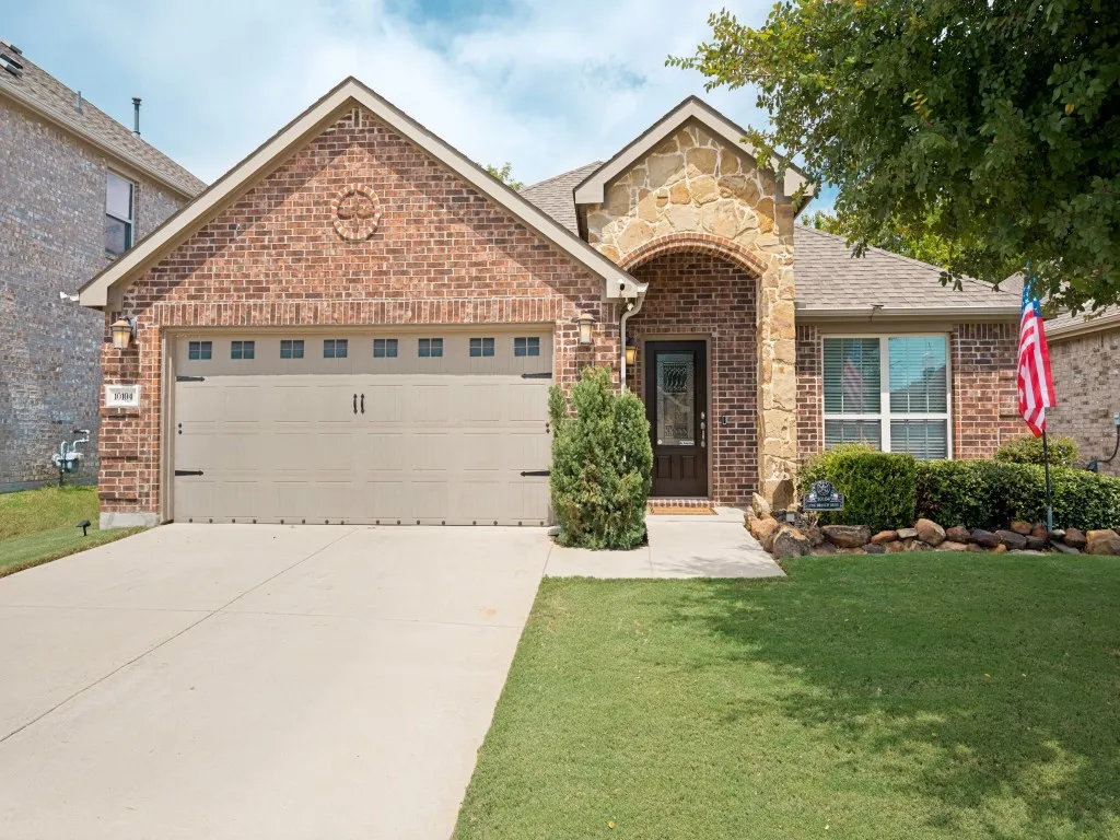 Single Family Residence For Sale in Collin County , 10104 Long Branch Drive, Mc Kinney, Texas 75071, 3 Bedroom, 3 Bathroom, 2 Garage spaces, 2,022 Sqft, built in 2017, mls#21358678, Real Estate Agent in Mc Kinney, Homes For Sale in Collin county, Homes For Sale in Mc Kinney, Realtor in Mc Kinney Texas, Real Estate Brokerage Independent Realty Texas, Luminita Cordes Realtor