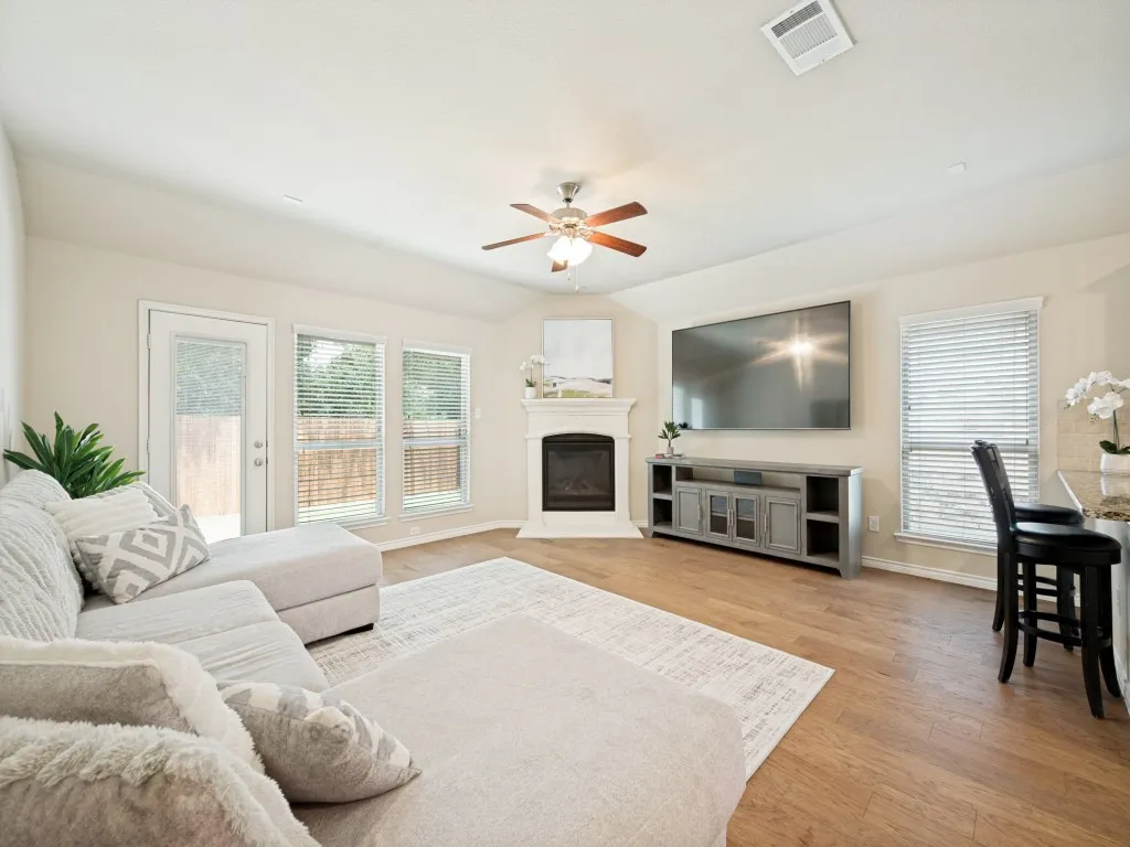 Single Family Residence For Sale in Collin County , 10104 Long Branch Drive, Mc Kinney, Texas 75071, 3 Bedroom, 3 Bathroom, 2 Garage spaces, 2,022 Sqft, built in 2017, mls#21358678, Real Estate Agent in Mc Kinney, Homes For Sale in Collin county, Homes For Sale in Mc Kinney, Realtor in Mc Kinney Texas, Real Estate Brokerage Independent Realty Texas, Luminita Cordes Realtor