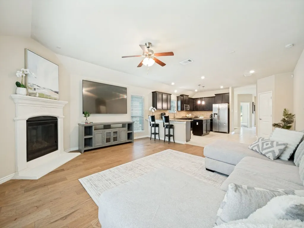 Single Family Residence For Sale in Collin County , 10104 Long Branch Drive, Mc Kinney, Texas 75071, 3 Bedroom, 3 Bathroom, 2 Garage spaces, 2,022 Sqft, built in 2017, mls#21358678, Real Estate Agent in Mc Kinney, Homes For Sale in Collin county, Homes For Sale in Mc Kinney, Realtor in Mc Kinney Texas, Real Estate Brokerage Independent Realty Texas, Luminita Cordes Realtor