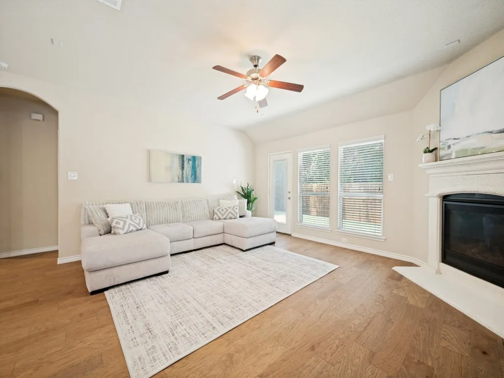 Single Family Residence For Sale in Collin County , 10104 Long Branch Drive, Mc Kinney, Texas 75071, 3 Bedroom, 3 Bathroom, 2 Garage spaces, 2,022 Sqft, built in 2017, mls#21358678, Real Estate Agent in Mc Kinney, Homes For Sale in Collin county, Homes For Sale in Mc Kinney, Realtor in Mc Kinney Texas, Real Estate Brokerage Independent Realty Texas, Luminita Cordes Realtor