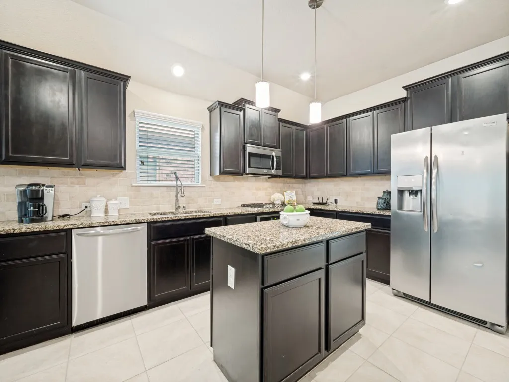 Single Family Residence For Sale in Collin County , 10104 Long Branch Drive, Mc Kinney, Texas 75071, 3 Bedroom, 3 Bathroom, 2 Garage spaces, 2,022 Sqft, built in 2017, mls#21358678, Real Estate Agent in Mc Kinney, Homes For Sale in Collin county, Homes For Sale in Mc Kinney, Realtor in Mc Kinney Texas, Real Estate Brokerage Independent Realty Texas, Luminita Cordes Realtor